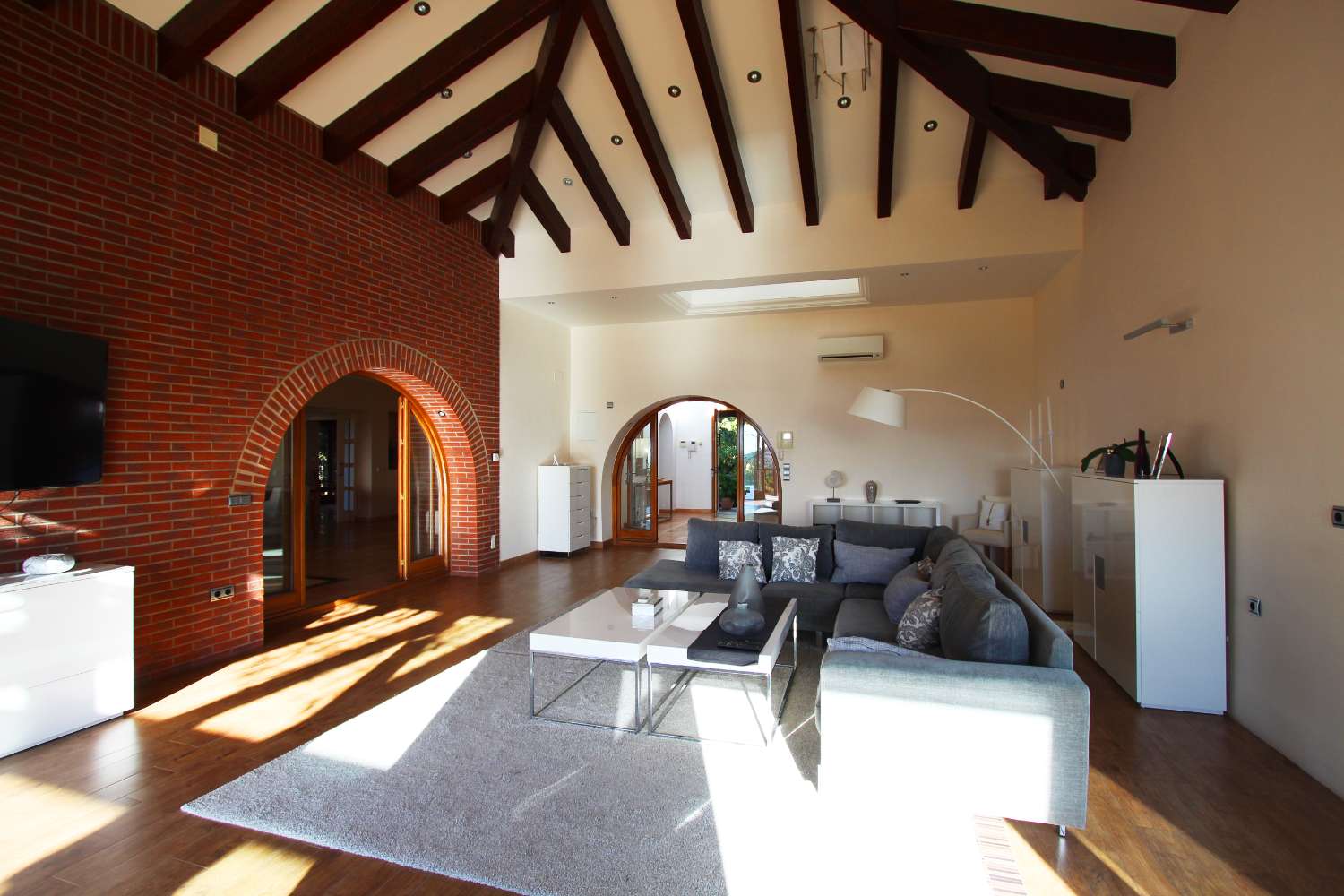 A la venda, xalet de 6 dormitoris a Sierra Blanca, Marbella.  Parcel·la 2.090 m².