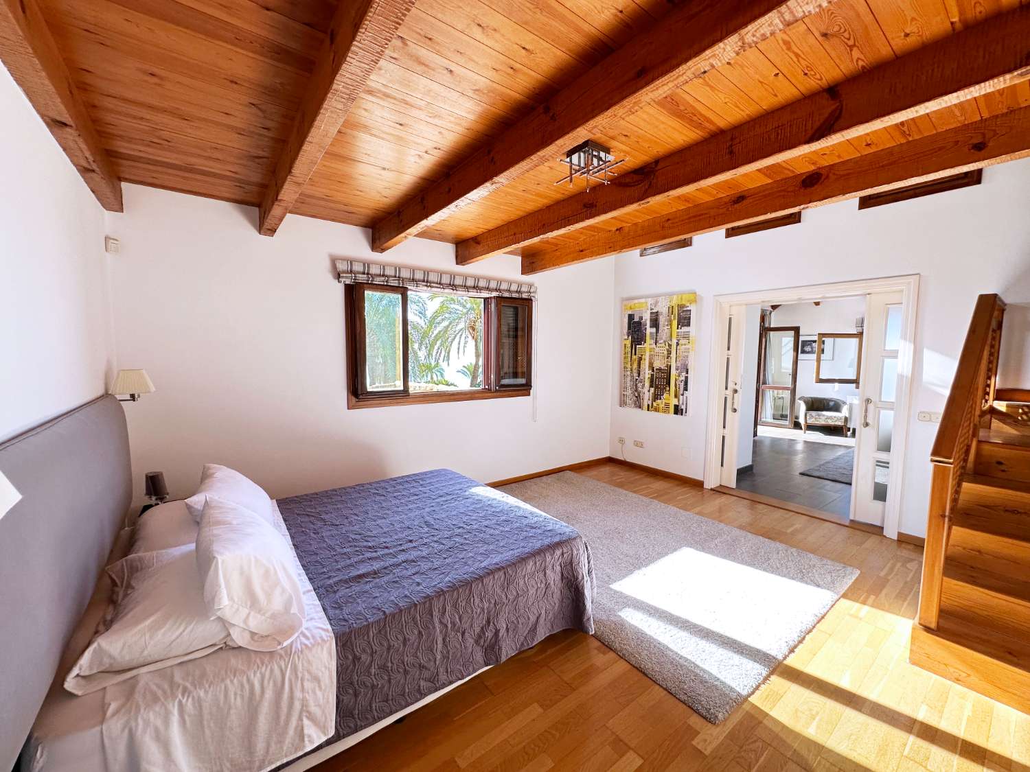 Myytävänä, 6 makuuhuoneen huvila Sierra Blancassa, Marbellassa.  Tontti 2 090 m².