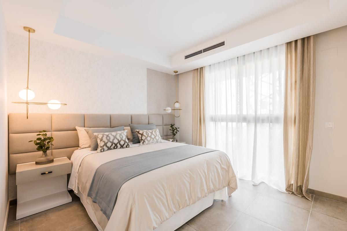 Продается квартира на Новой Золотой Миле, Эстепона. Современный дизайн в помещении и на открытом воздухе.