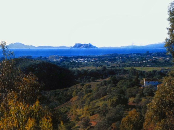 For sale, detached plot of 4,124 m2, with stunning views. €695,000. New Golden Mile.