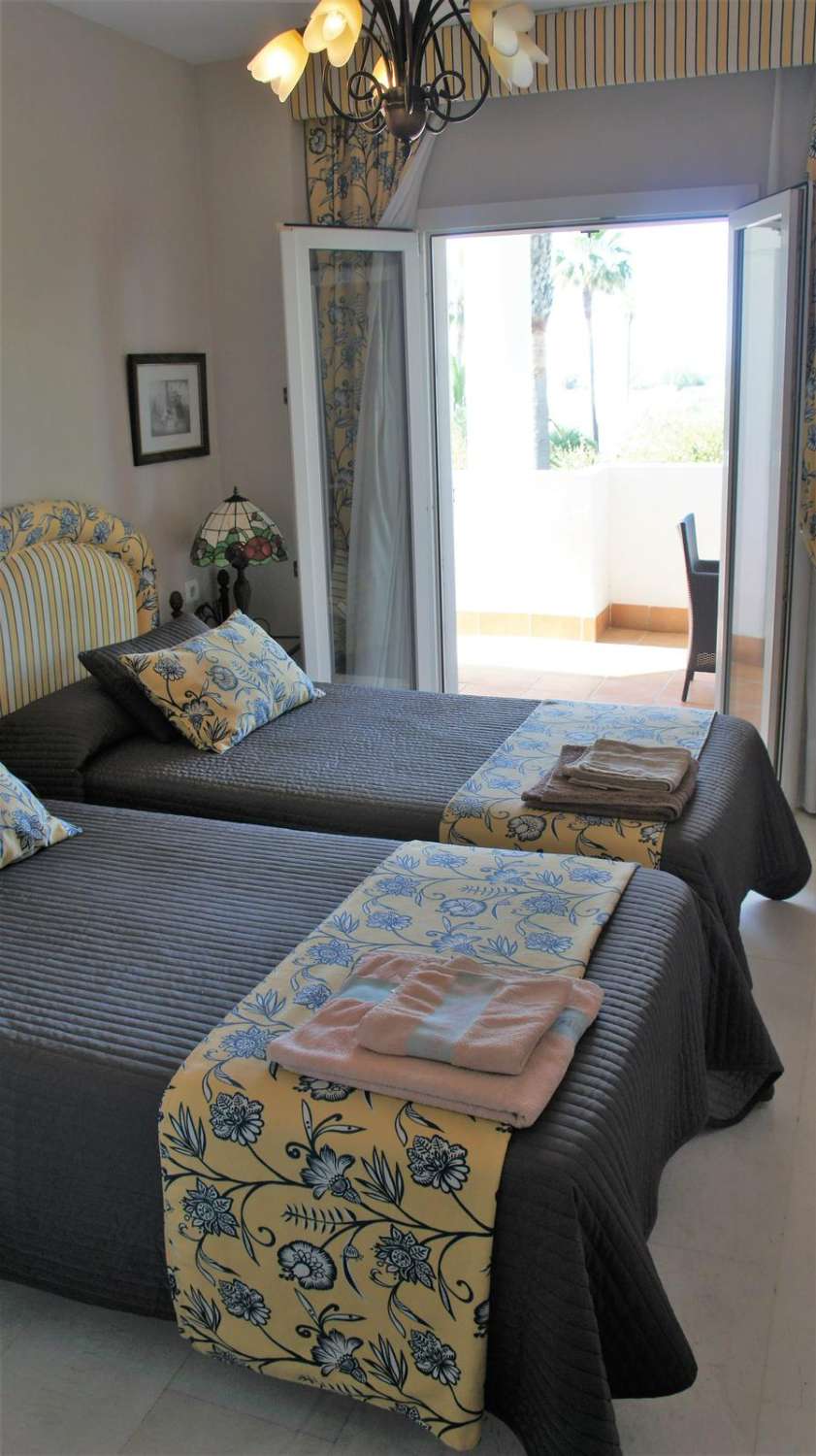 Alquiler Vacacional. Apartamento con vistas al mar. Puerto Banús, Marbella.