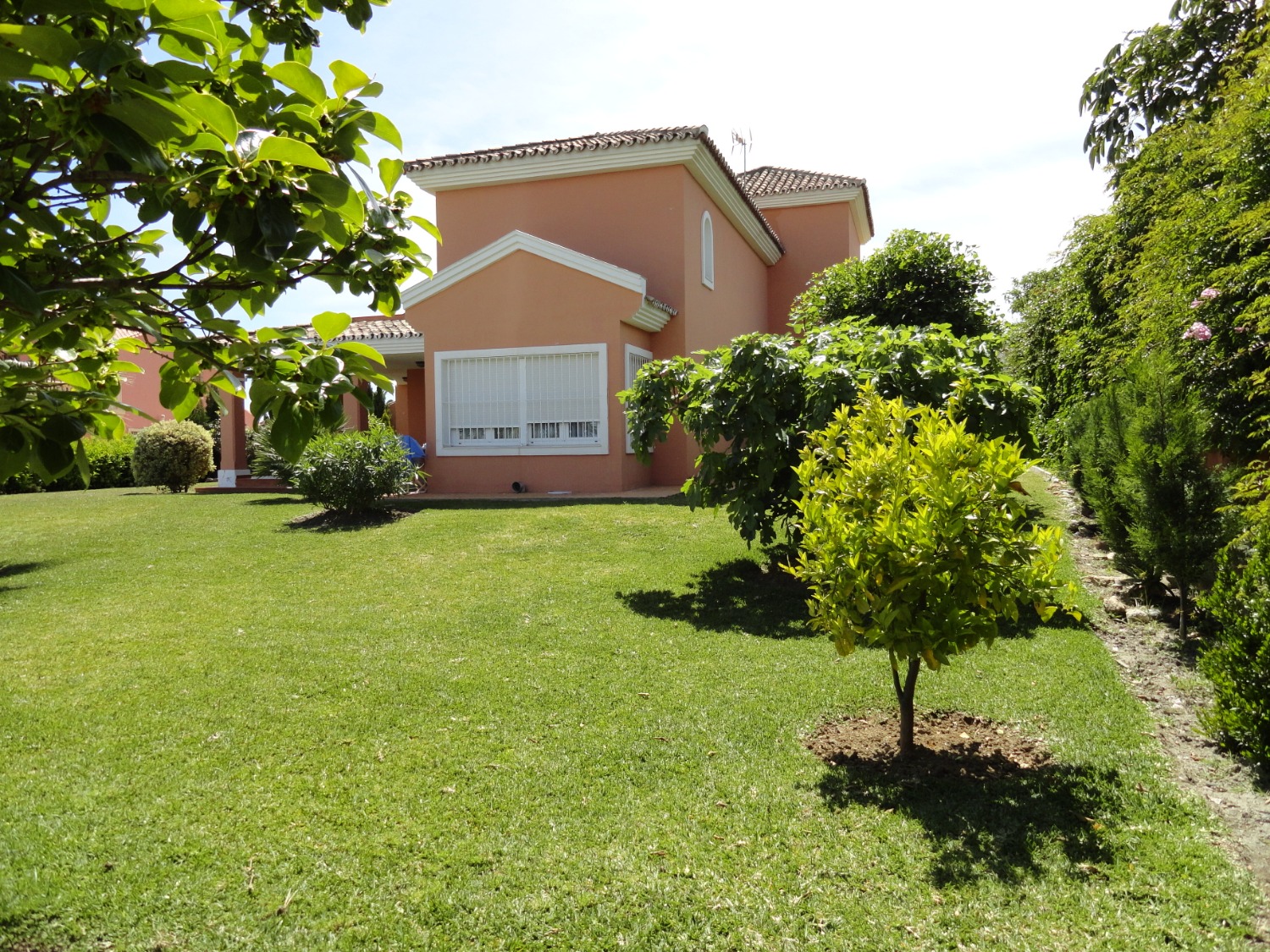 Вілла на продаж в Playa Bahía Dorada (Estepona)