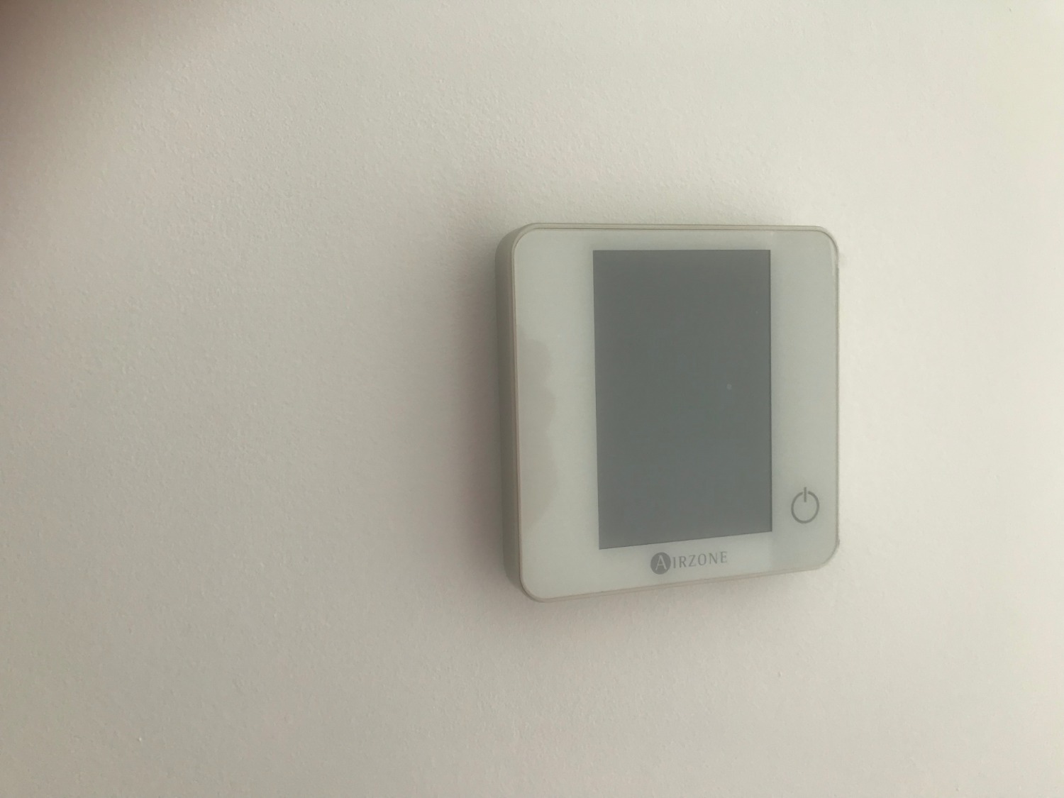 Attico con 4 camere da letto, 3 bagni, 4 garage e 1 ripostiglio.