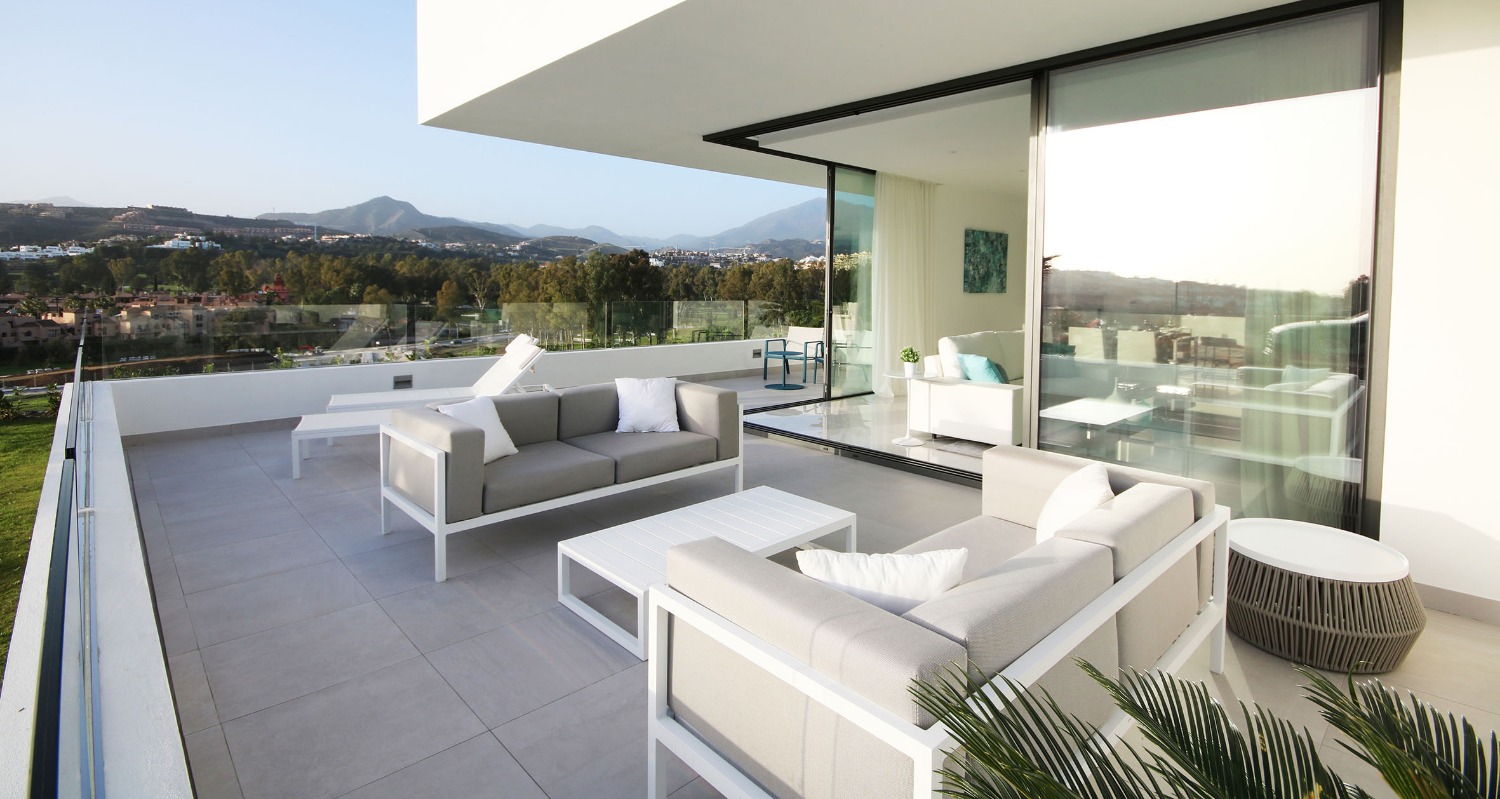 Attico con 4 camere da letto, 3 bagni, 4 garage e 1 ripostiglio.