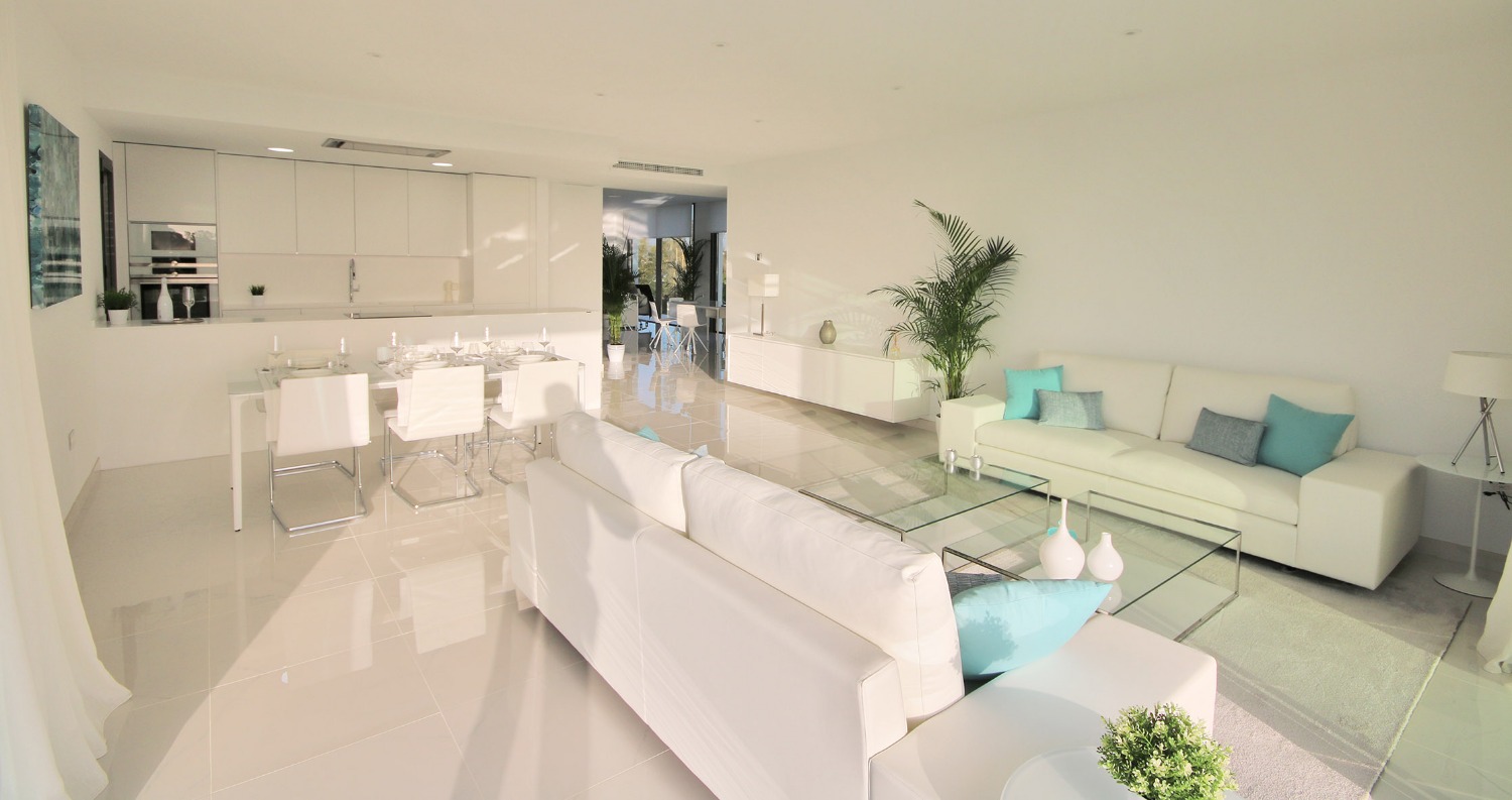 Attico con 4 camere da letto, 3 bagni, 4 garage e 1 ripostiglio.