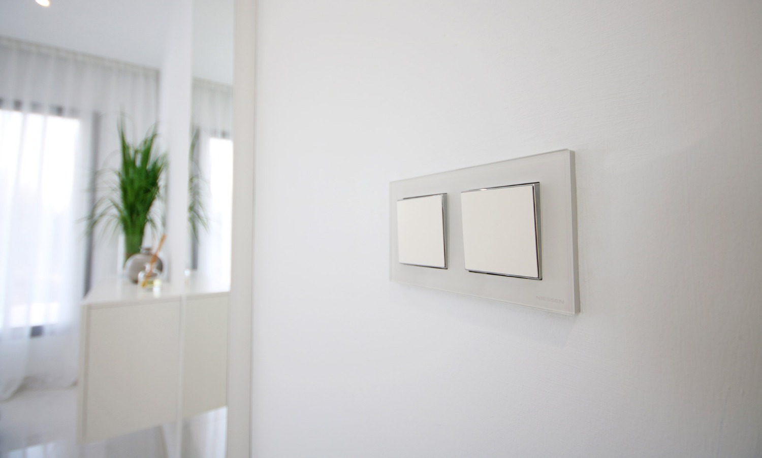 Attico con 4 camere da letto, 3 bagni, 4 garage e 1 ripostiglio.