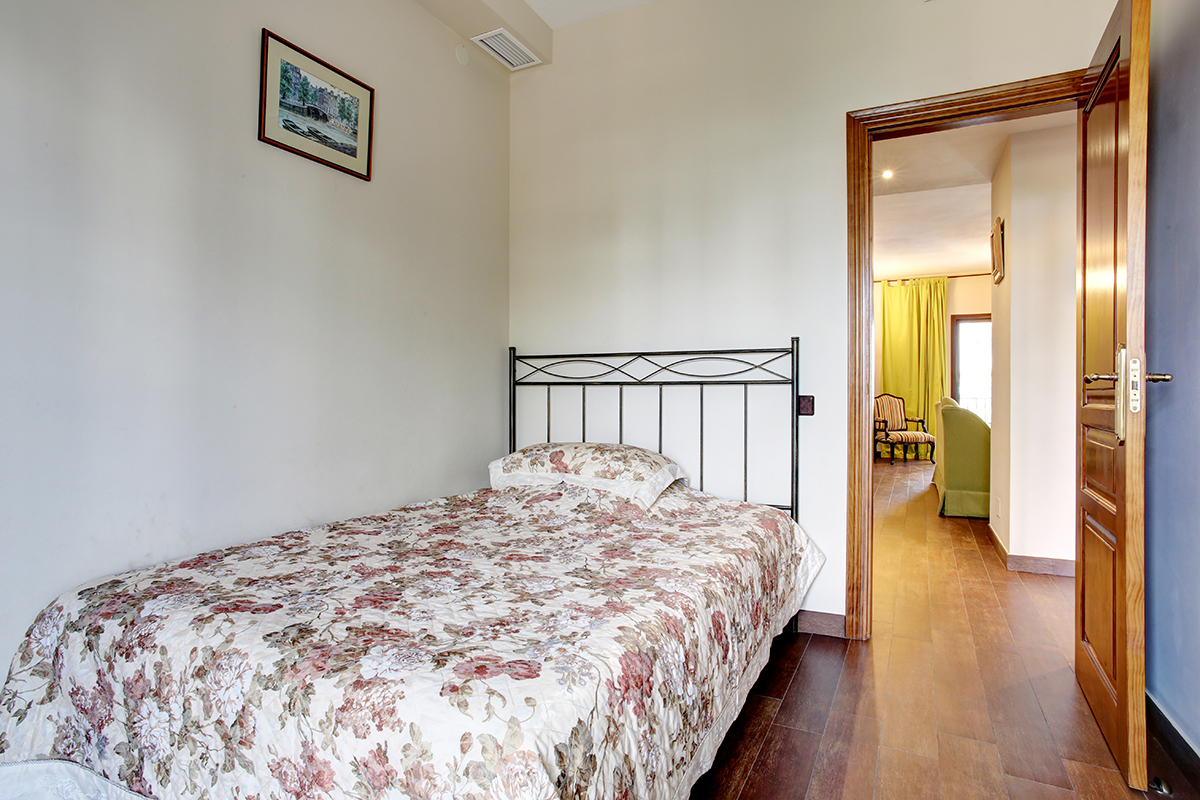 Available immediately, beachfront, sea views, Puerto Banus