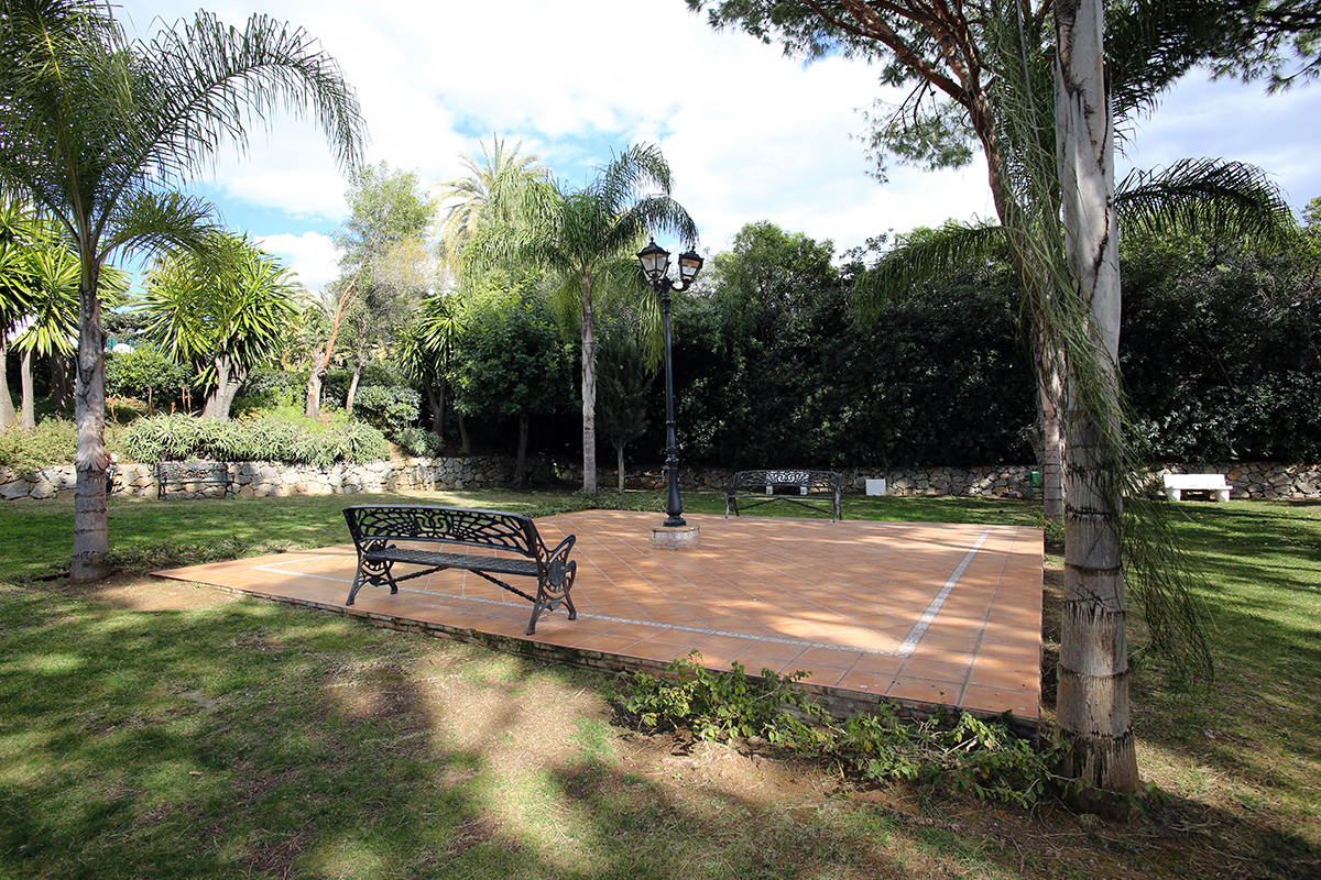 Available immediately, beachfront, sea views, Puerto Banus