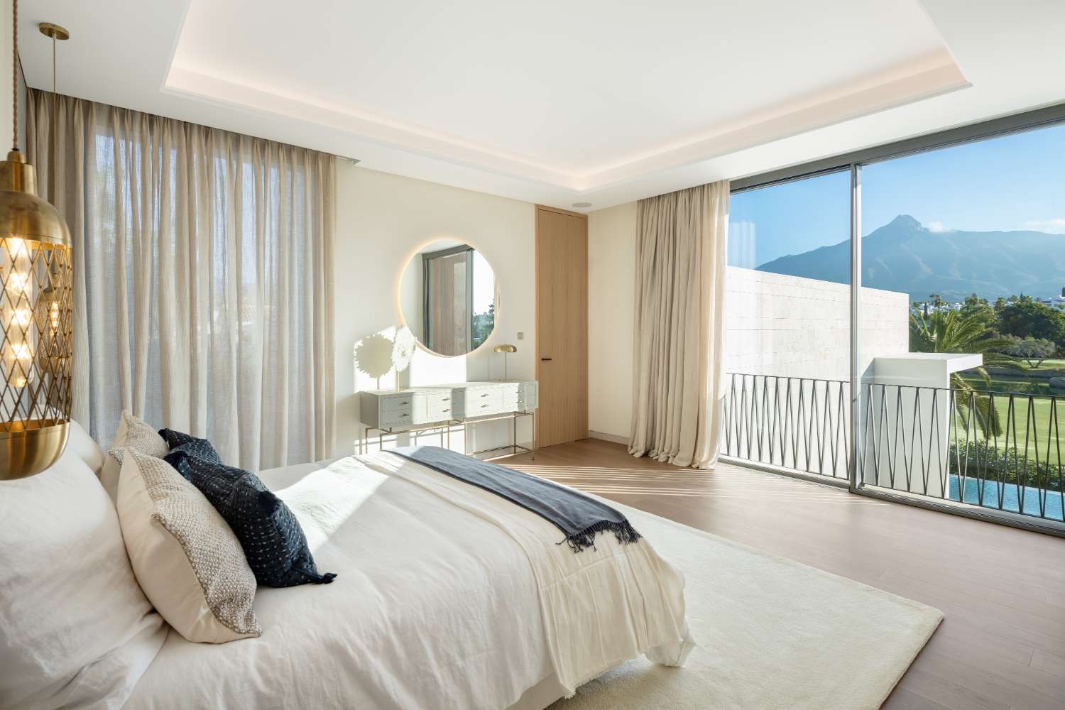 For sale, Frontline Golf Villa in Las Brisas, Nueva Andalucia, Marbella.