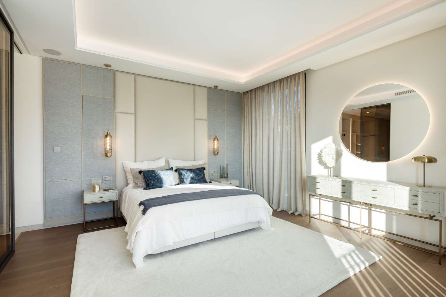 For sale, Frontline Golf Villa in Las Brisas, Nueva Andalucia, Marbella.