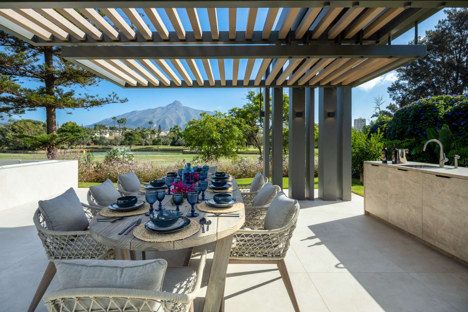 For sale, Frontline Golf Villa in Las Brisas, Nueva Andalucia, Marbella.