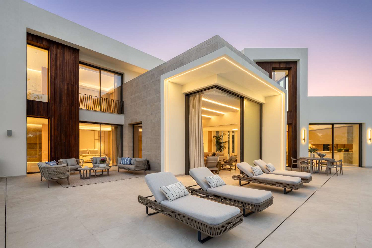 For sale, Frontline Golf Villa in Las Brisas, Nueva Andalucia, Marbella.