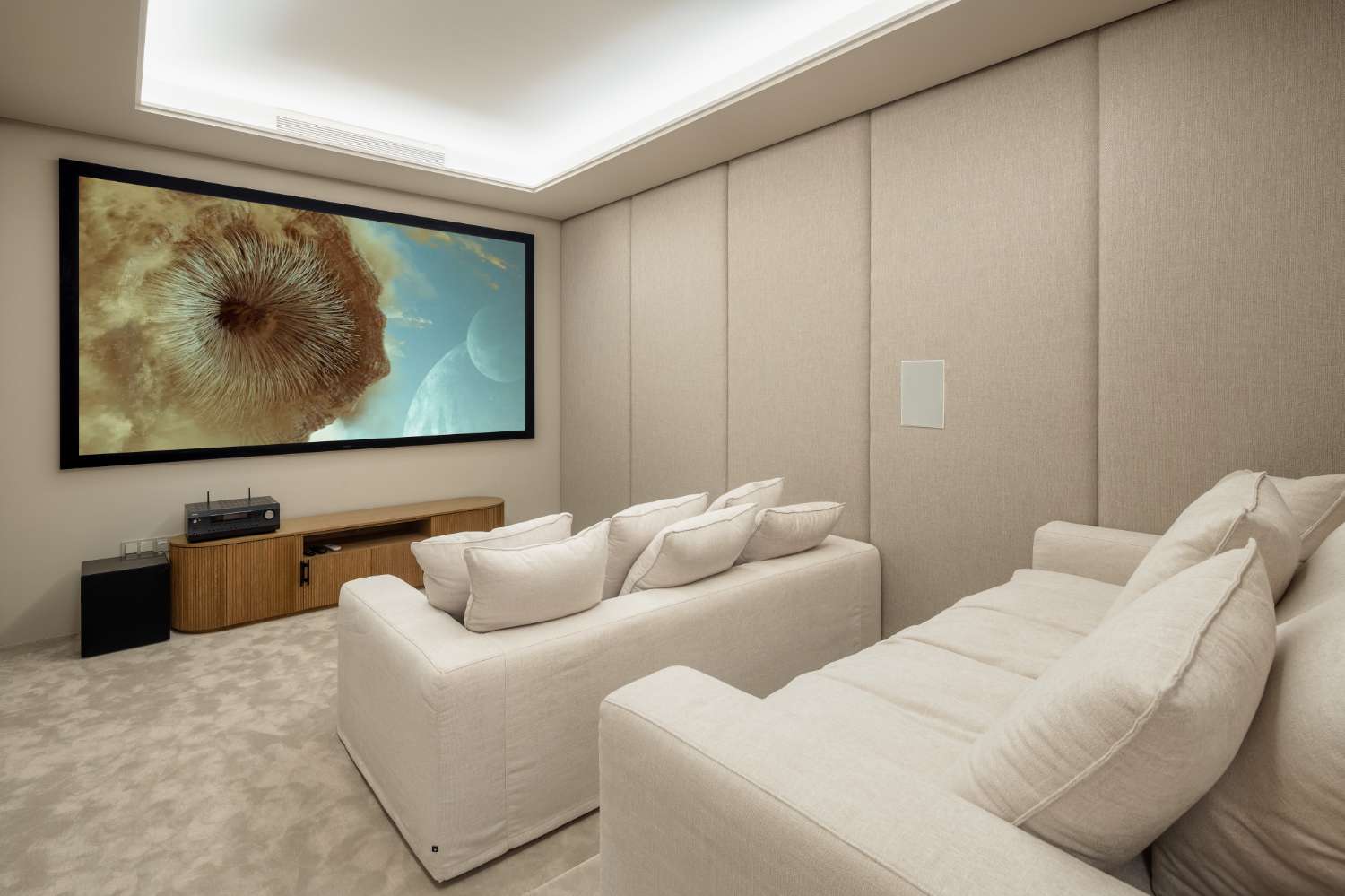 For sale, Frontline Golf Villa in Las Brisas, Nueva Andalucia, Marbella.