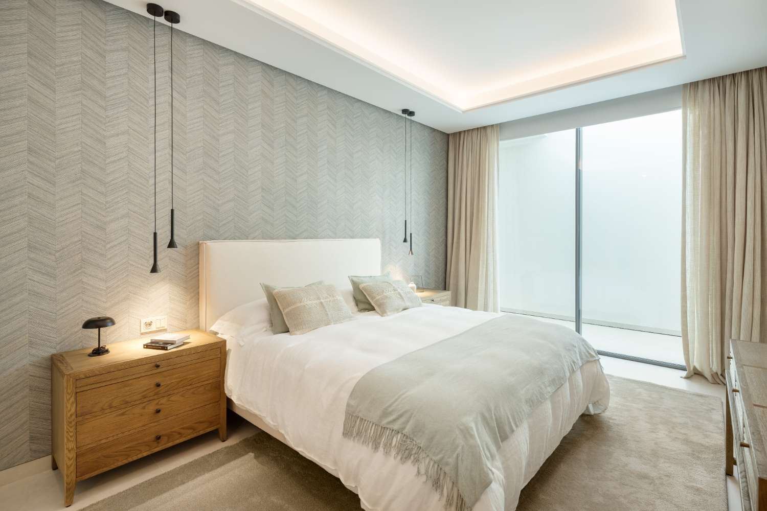 For sale, Frontline Golf Villa in Las Brisas, Nueva Andalucia, Marbella.