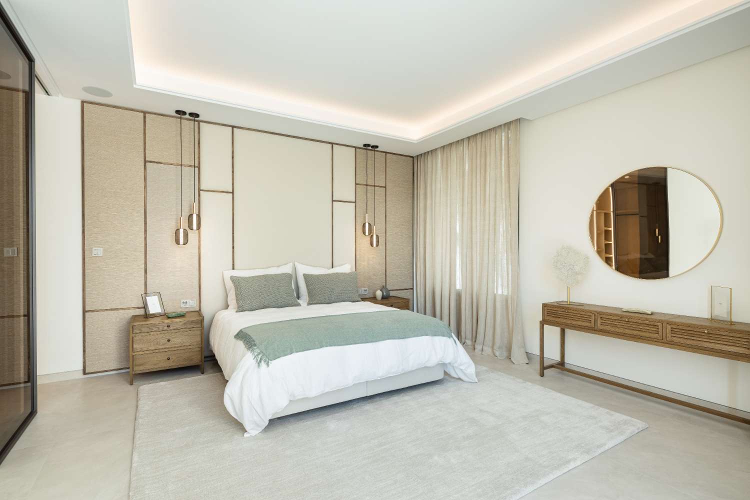 For sale, Frontline Golf Villa in Las Brisas, Nueva Andalucia, Marbella.