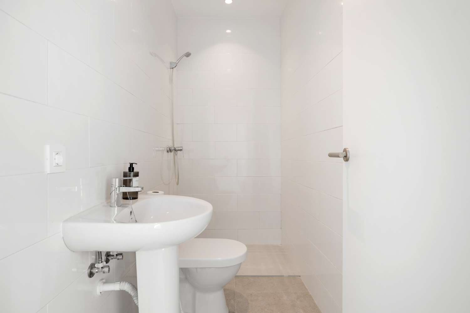 For sale, New villa with infinity pool, in Marbesa, Marbella. 300m from the beach.