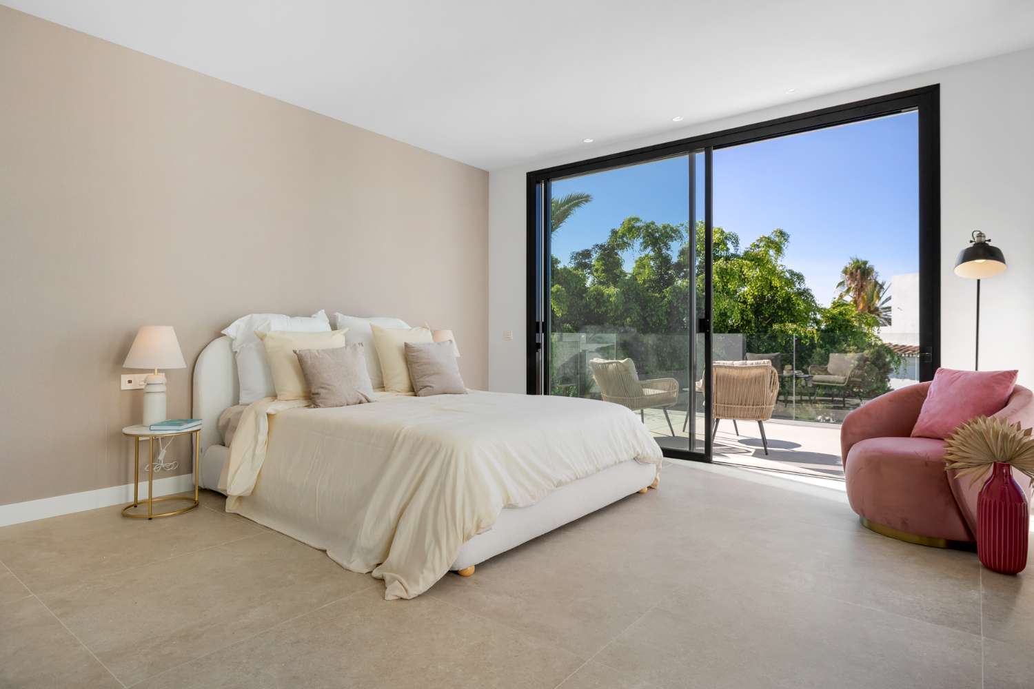 For sale, New villa with infinity pool, in Marbesa, Marbella. 300m from the beach.