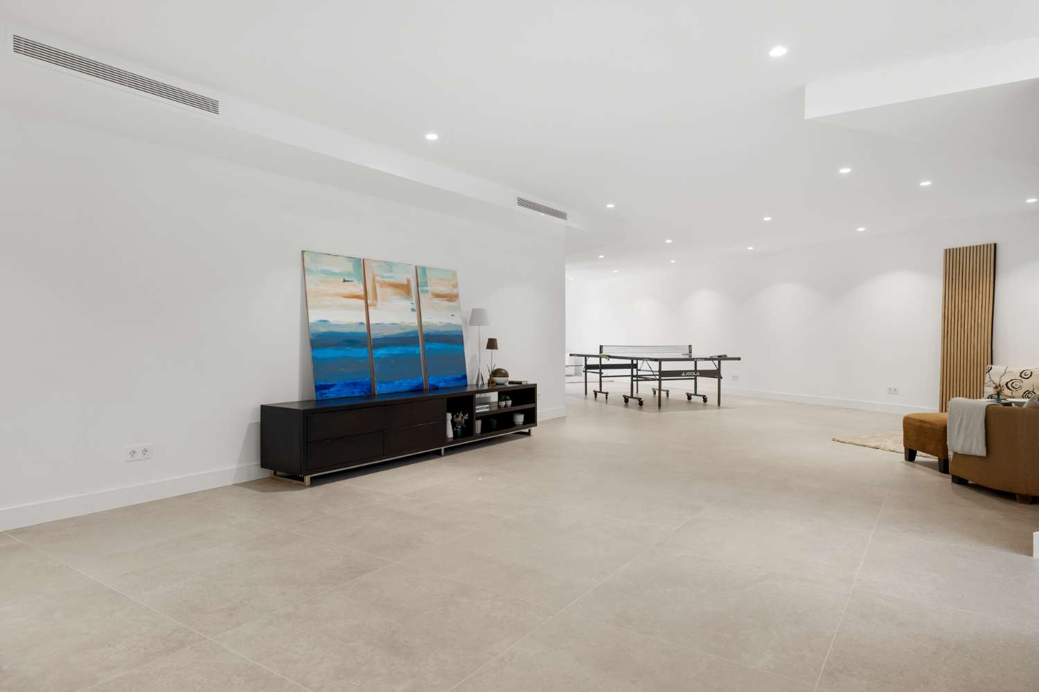 For sale, New villa with infinity pool, in Marbesa, Marbella. 300m from the beach.