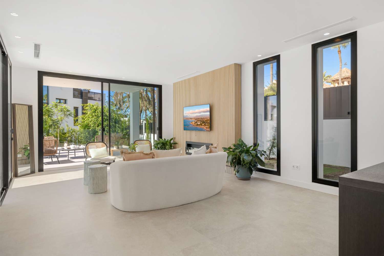 For sale, New villa with infinity pool, in Marbesa, Marbella. 300m from the beach.