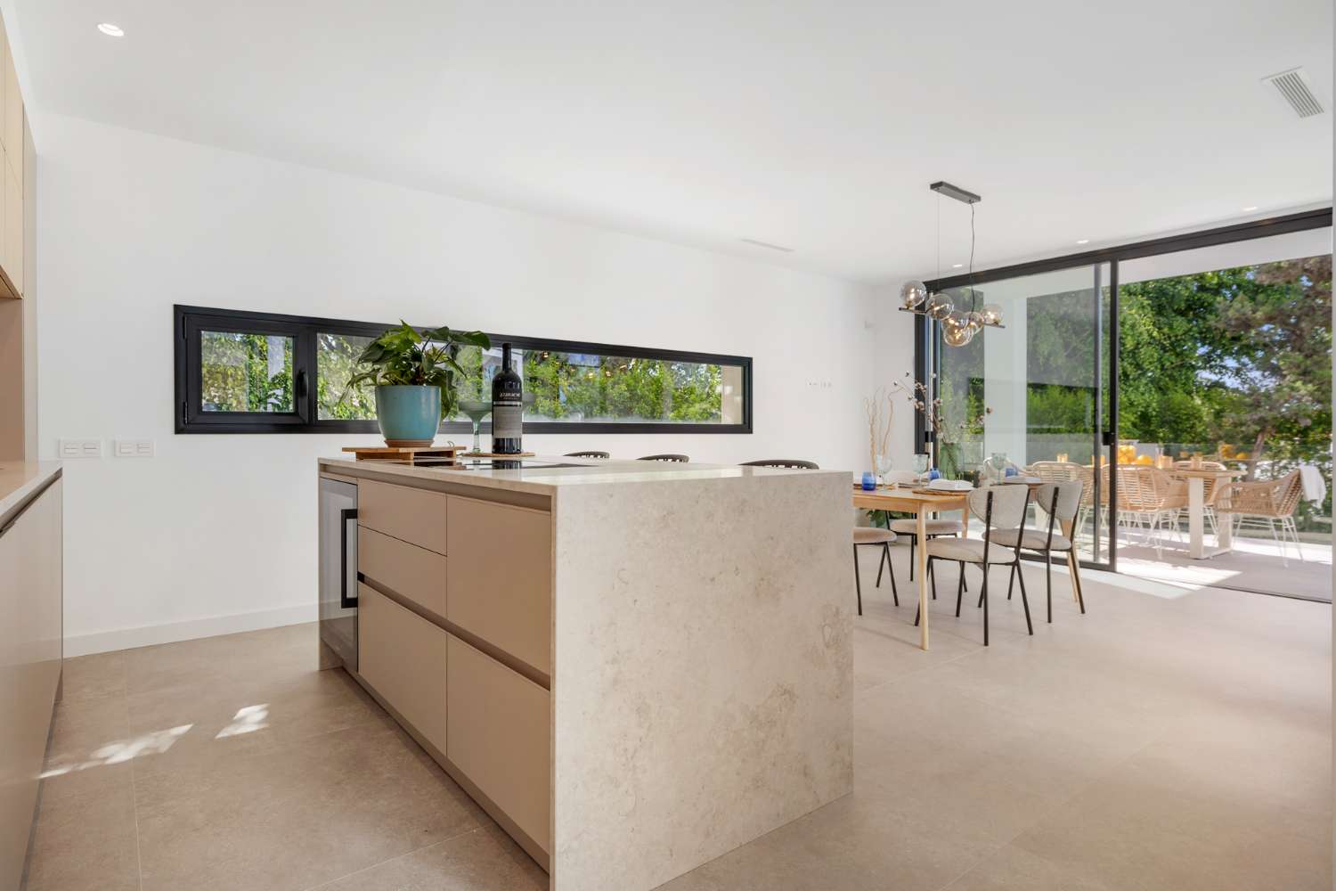 For sale, New villa with infinity pool, in Marbesa, Marbella. 300m from the beach.