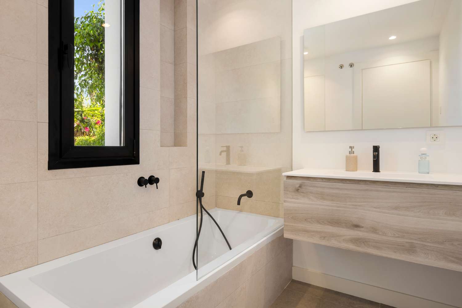 For sale, New villa with infinity pool, in Marbesa, Marbella. 300m from the beach.