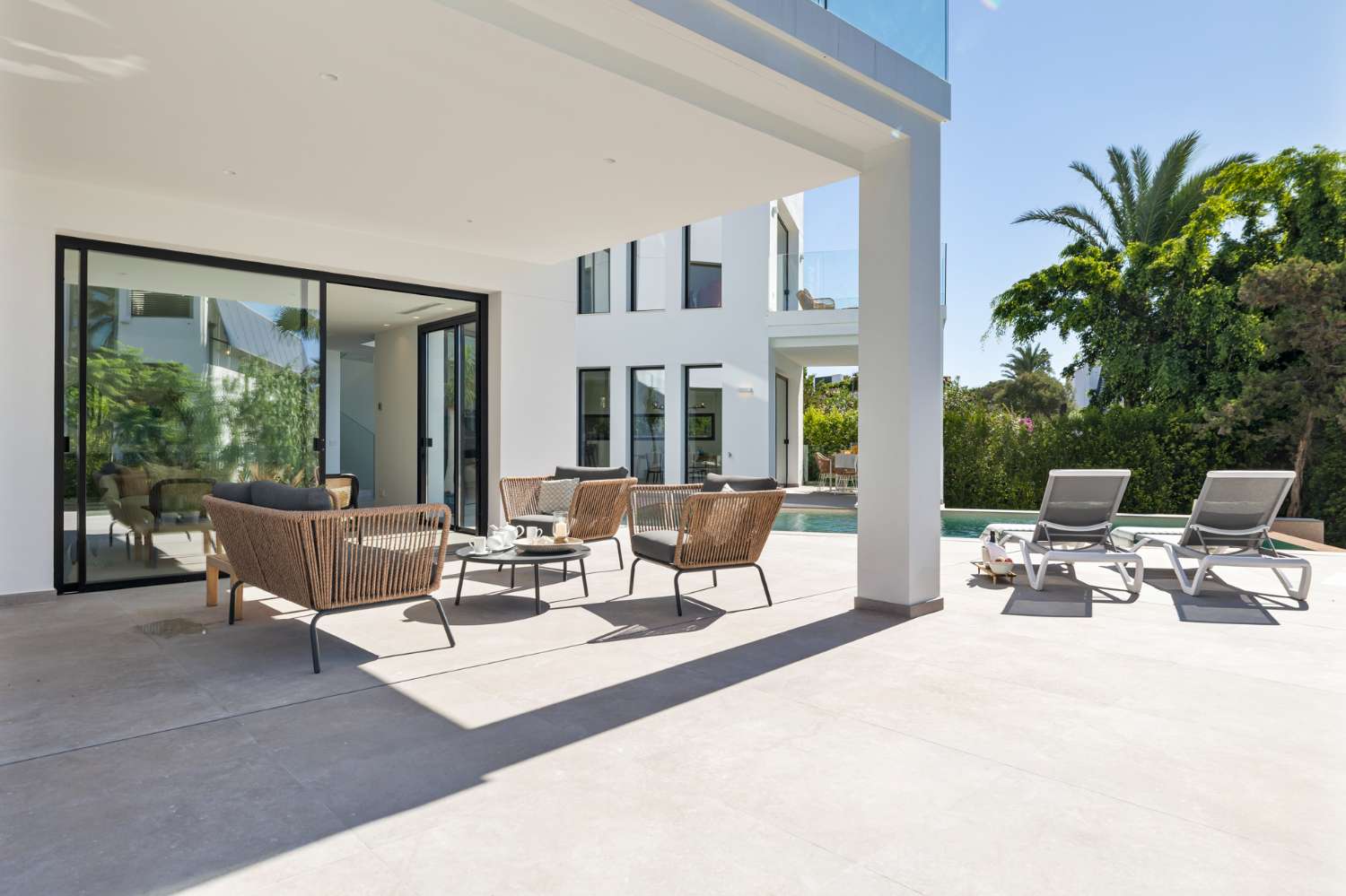 For sale, New villa with infinity pool, in Marbesa, Marbella. 300m from the beach.