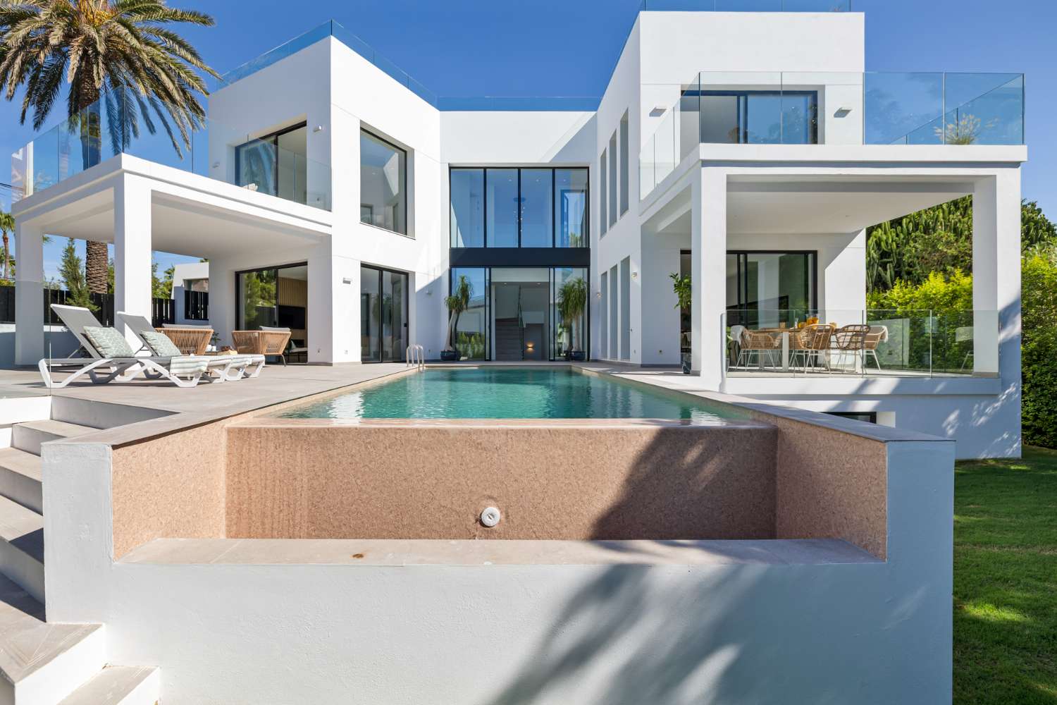 For sale, New villa with infinity pool, in Marbesa, Marbella. 300m from the beach.