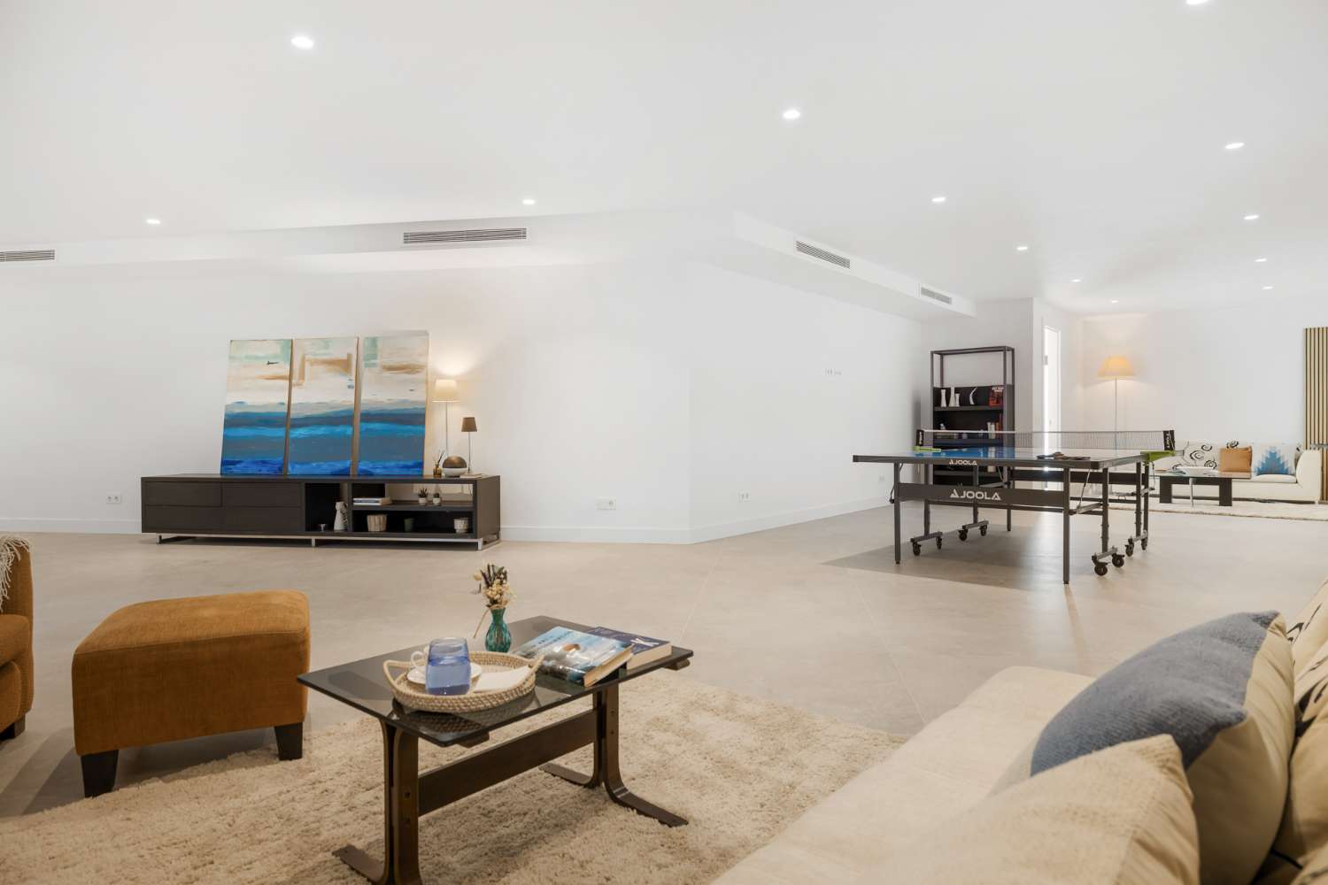 For sale, New villa with infinity pool, in Marbesa, Marbella. 300m from the beach.