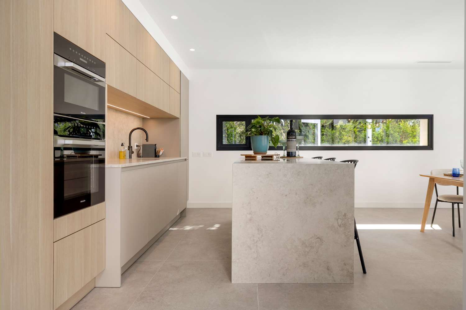 For sale, New villa with infinity pool, in Marbesa, Marbella. 300m from the beach.