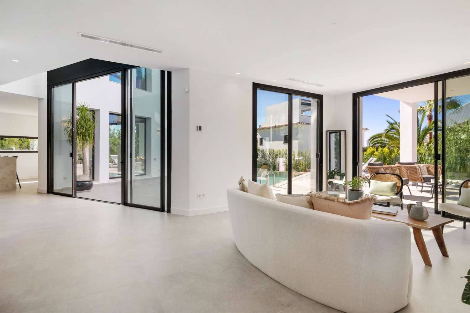 For sale, New villa with infinity pool, in Marbesa, Marbella. 300m from the beach.