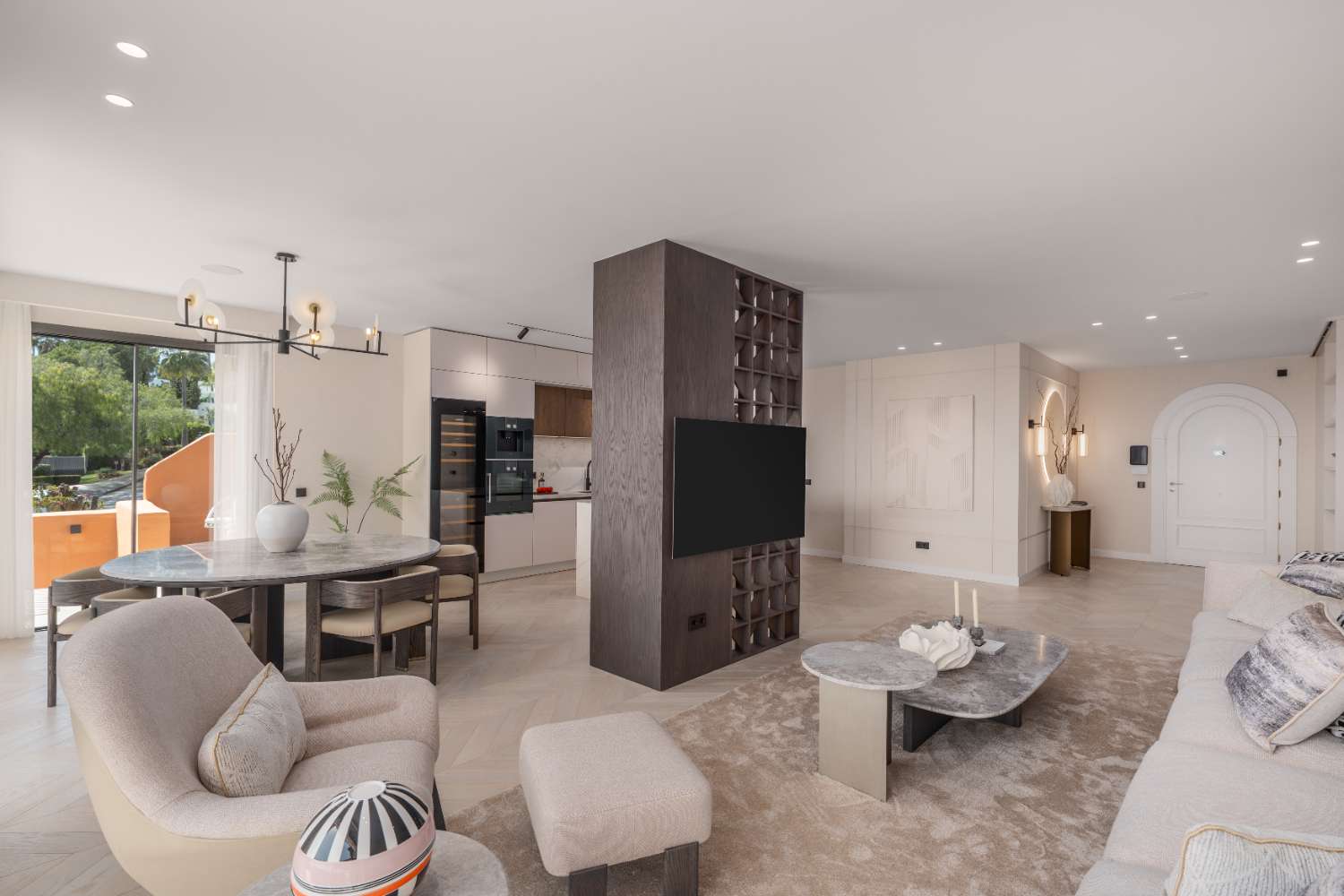 Luxury apartment for sale with breathtaking sea views. in Les Belvederes, Nueva Andalucía.