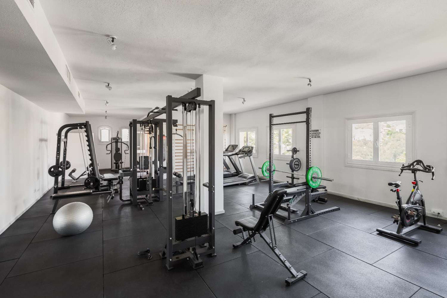 Luxury apartment for sale with breathtaking sea views. in Les Belvederes, Nueva Andalucía.