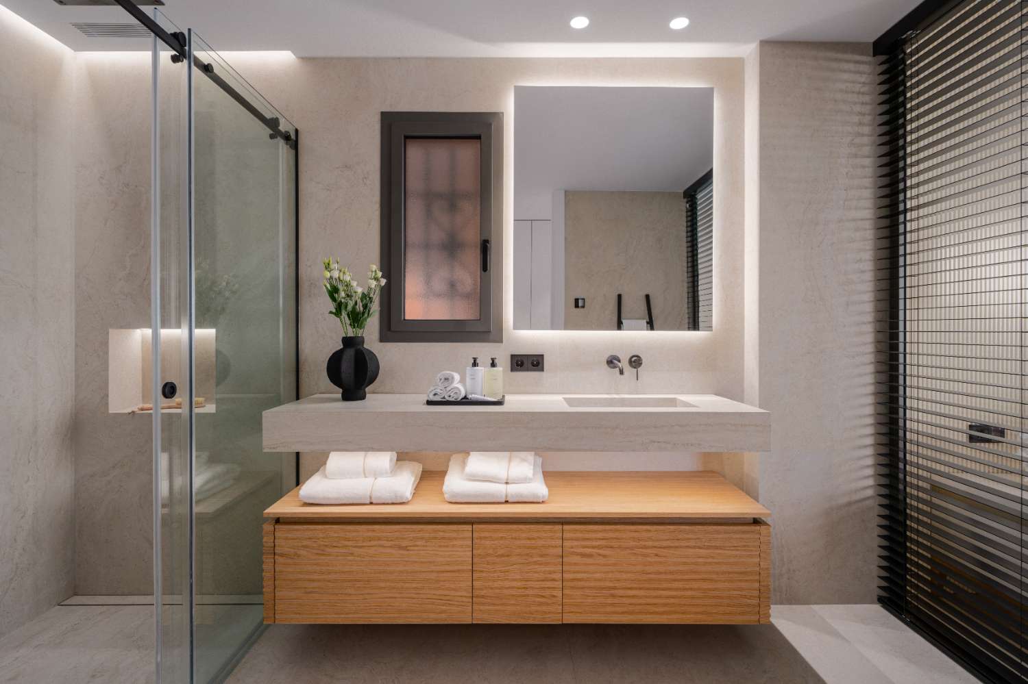 Luxury apartment for sale with breathtaking sea views. in Les Belvederes, Nueva Andalucía.