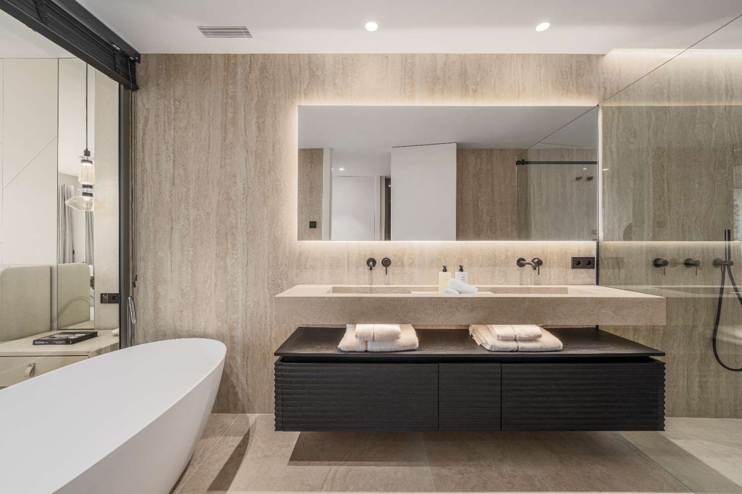 Luxury apartment for sale with breathtaking sea views. in Les Belvederes, Nueva Andalucía.