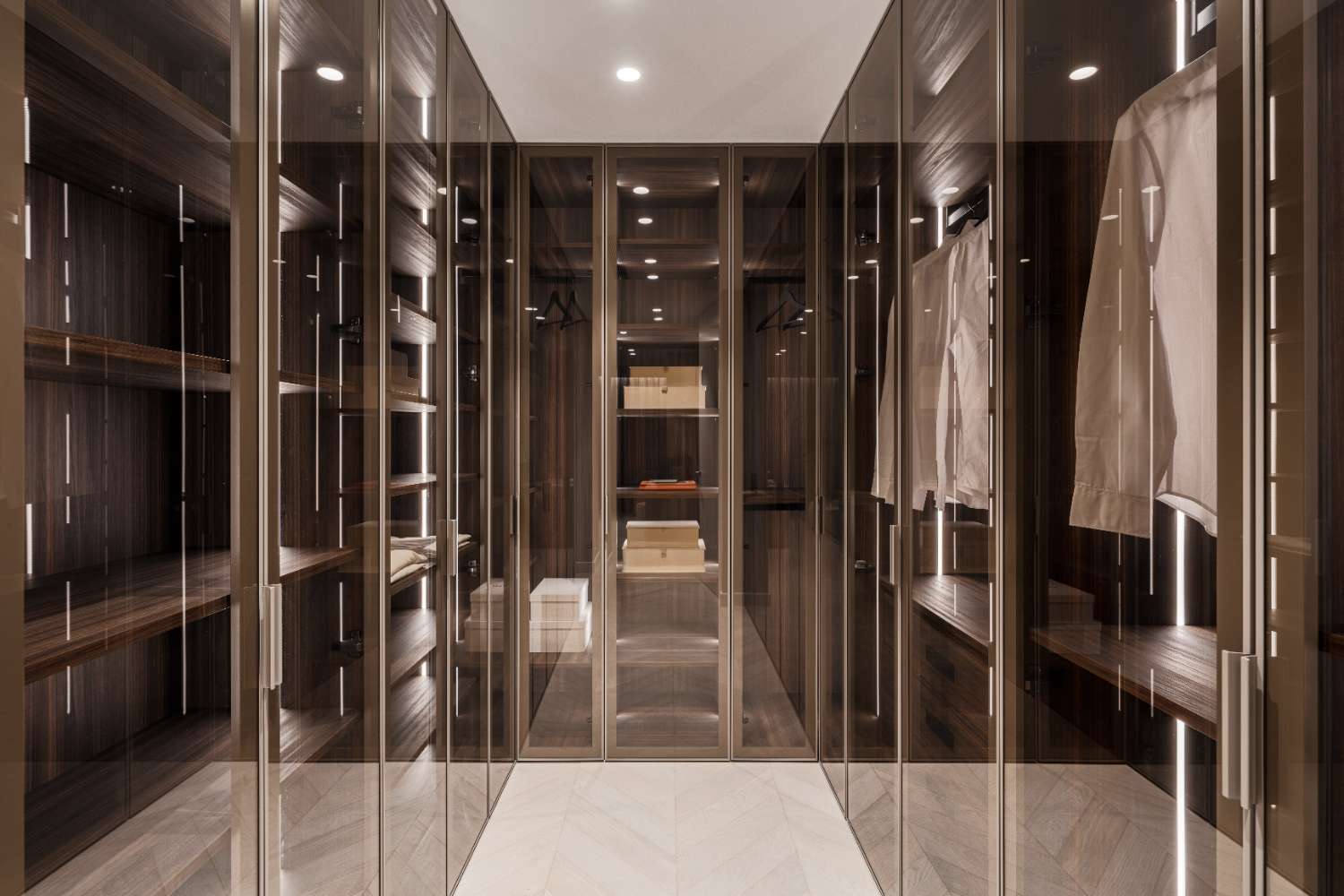 Luxury apartment for sale with breathtaking sea views. in Les Belvederes, Nueva Andalucía.