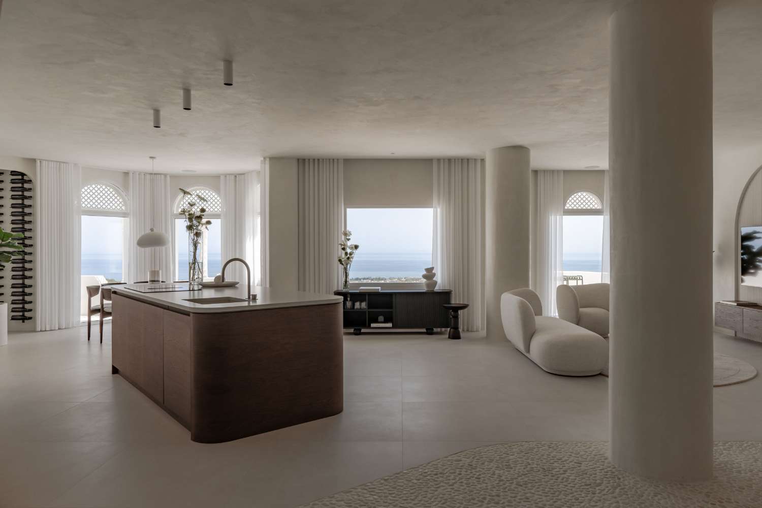 Duplex Penthouse for sale in Golden Mile, Marbella. Private infinity pool with sea views.
