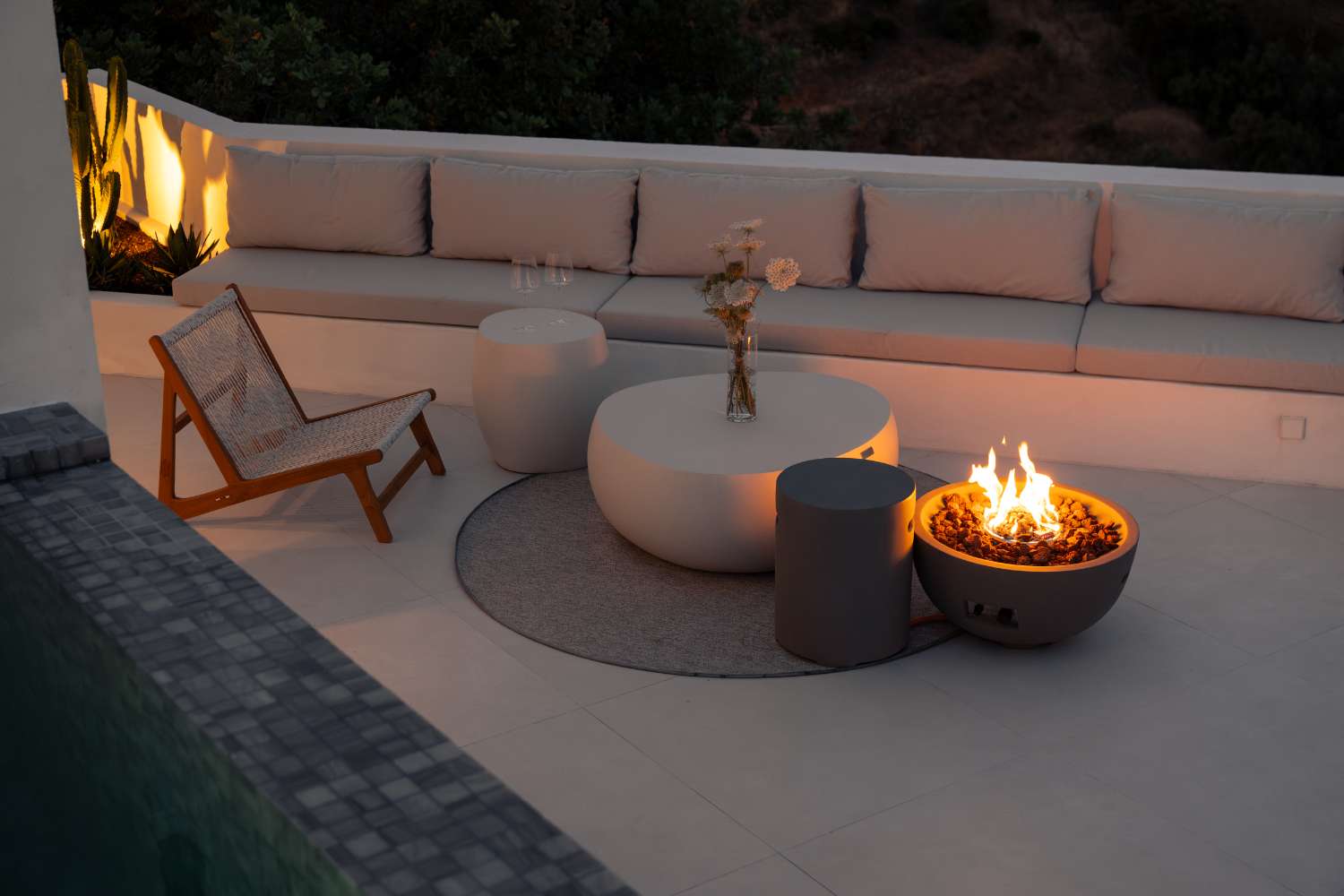 Duplex Penthouse for sale in Golden Mile, Marbella. Private infinity pool with sea views.