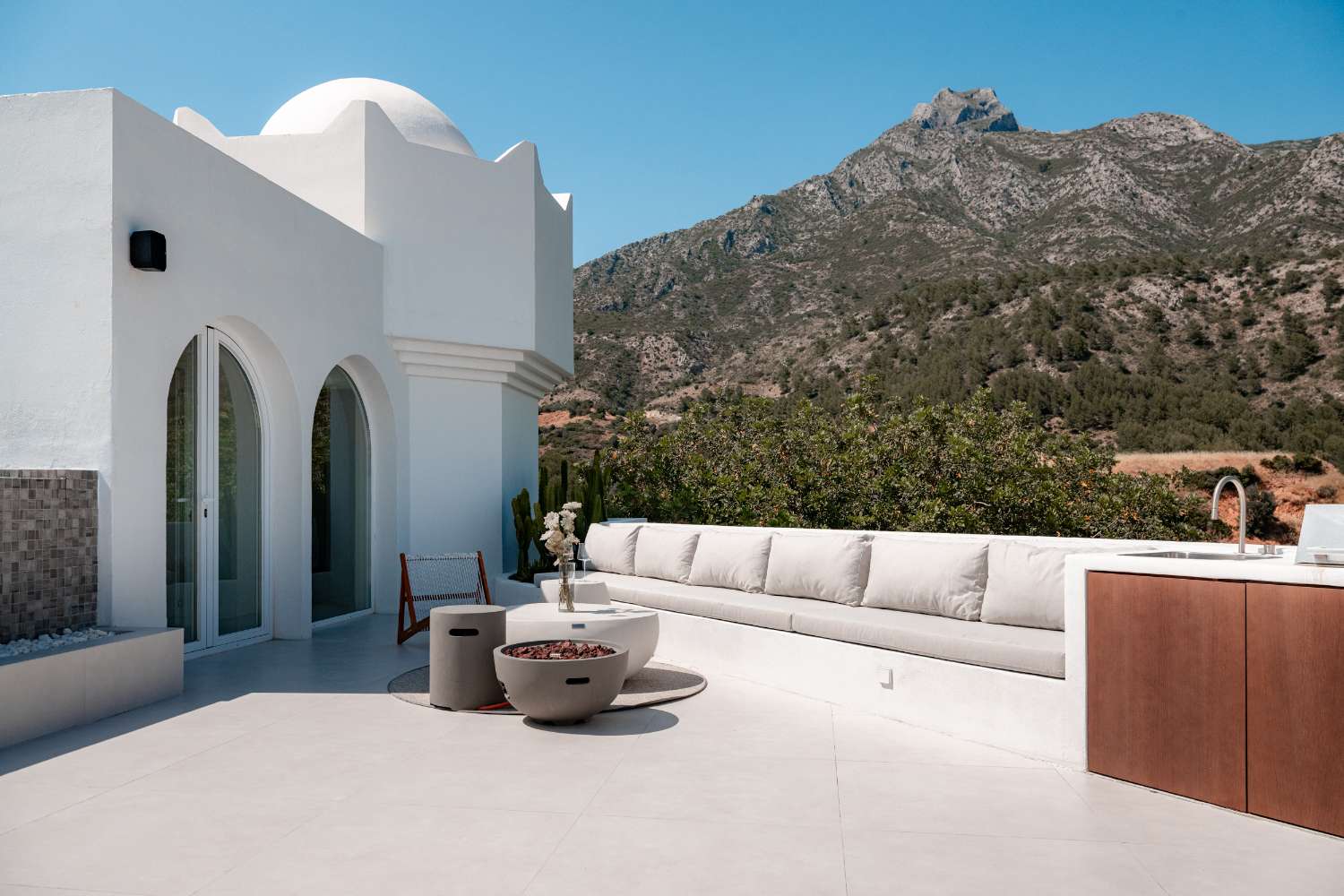 Duplex Penthouse for sale in Golden Mile, Marbella. Private infinity pool with sea views.