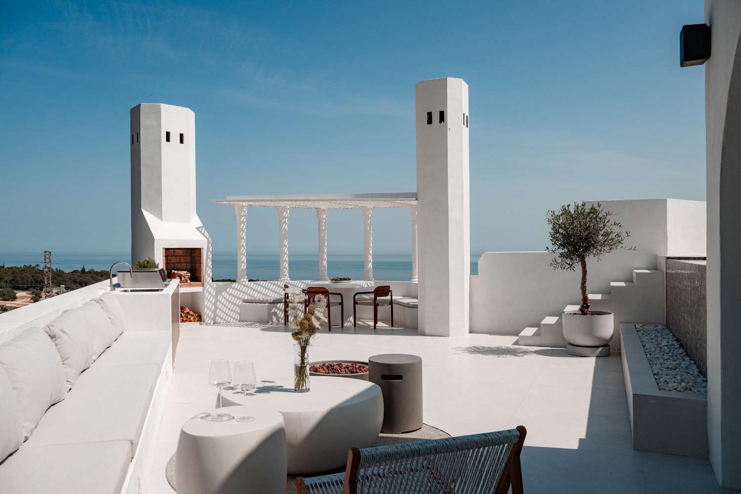 Duplex Penthouse for sale in Golden Mile, Marbella. Private infinity pool with sea views.