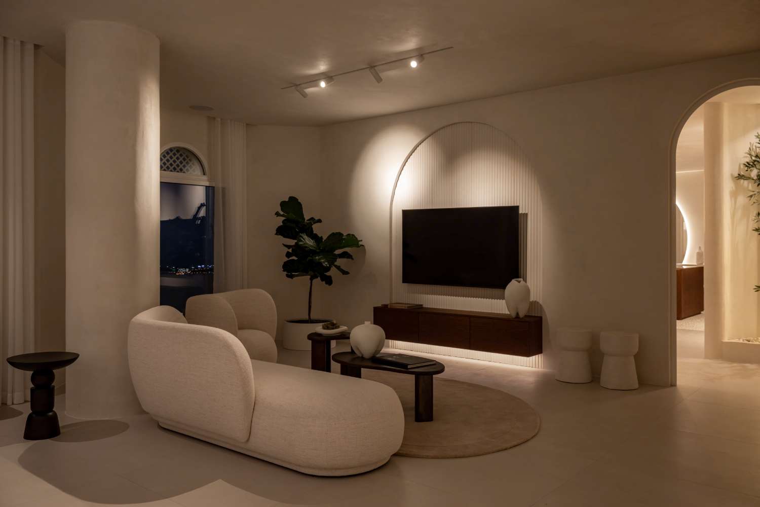 Duplex Penthouse for sale in Golden Mile, Marbella. Private infinity pool with sea views.