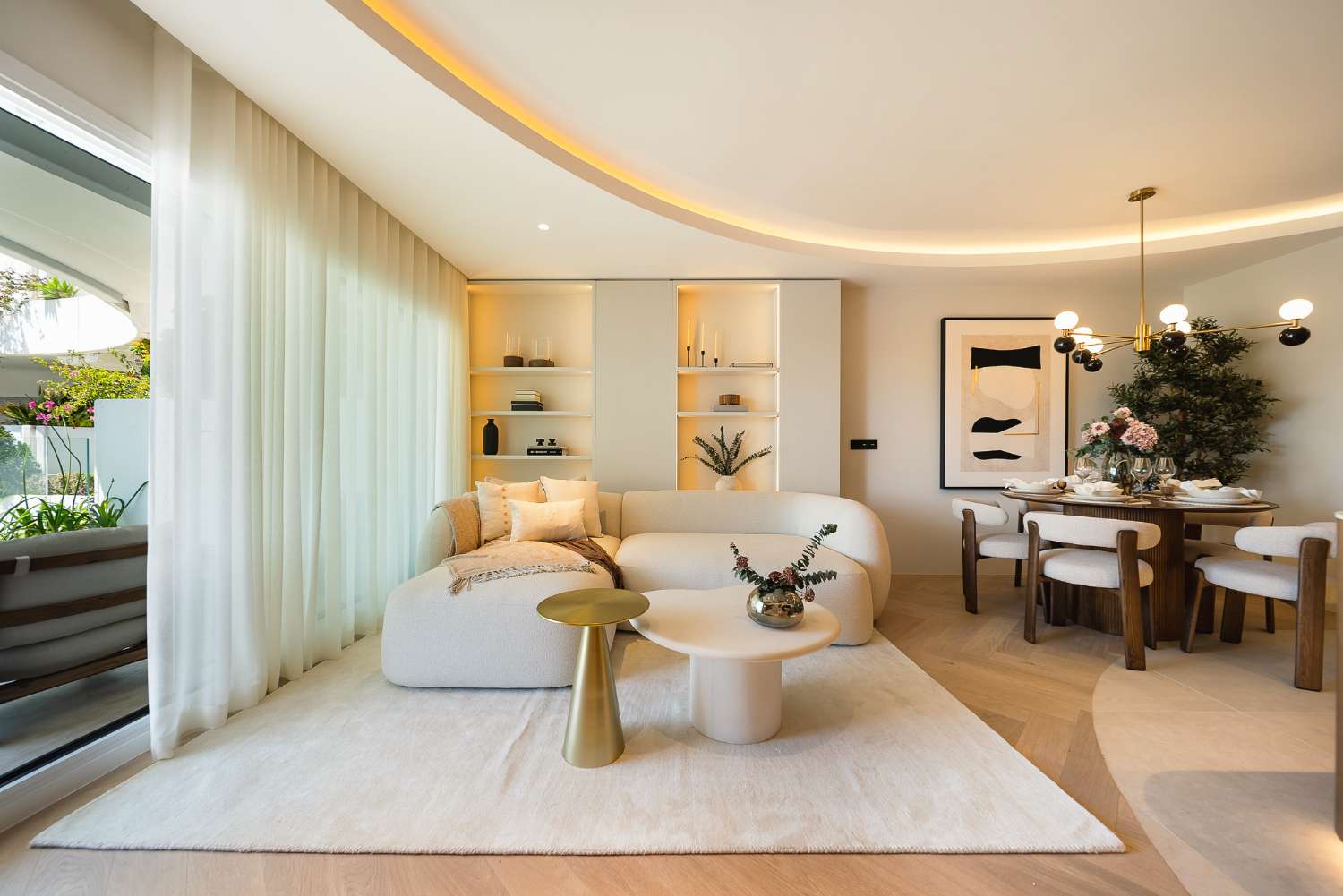 Apartment for sale in Golden Mile, Marbella. Furniture pack Included. Uninterrupted sea views.