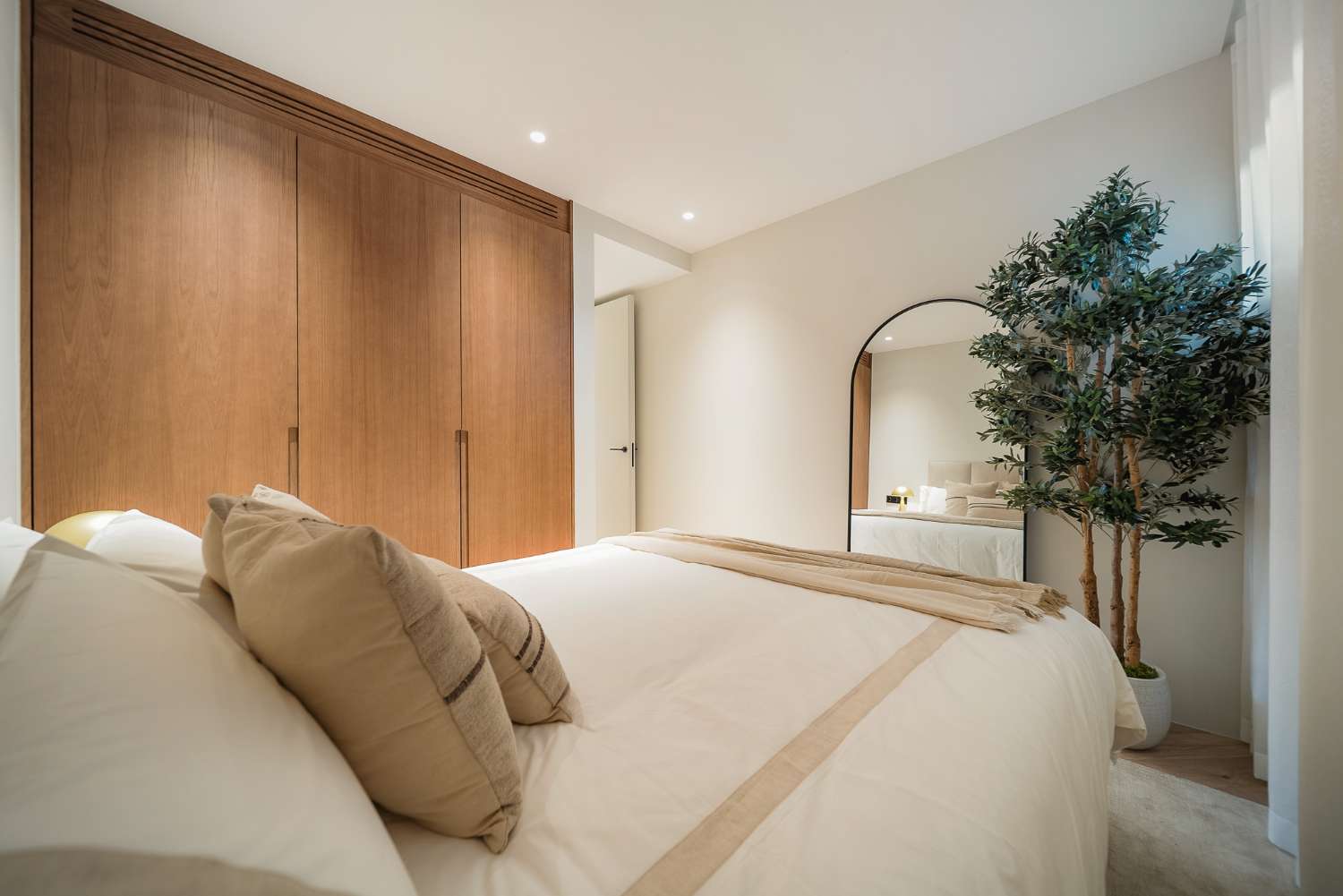 Apartment for sale in Golden Mile, Marbella. Furniture pack Included. Uninterrupted sea views.