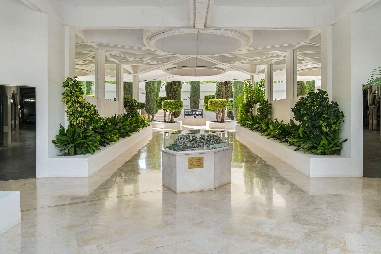 Apartment for sale in Golden Mile, Marbella. Furniture pack Included. Uninterrupted sea views.