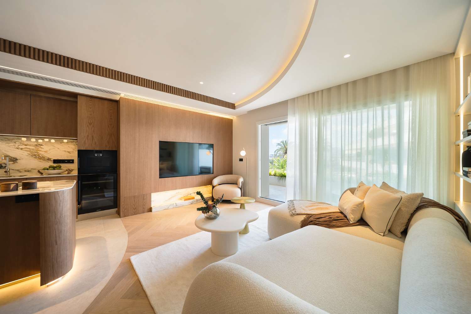 Apartment for sale in Golden Mile, Marbella. Furniture pack Included. Uninterrupted sea views.