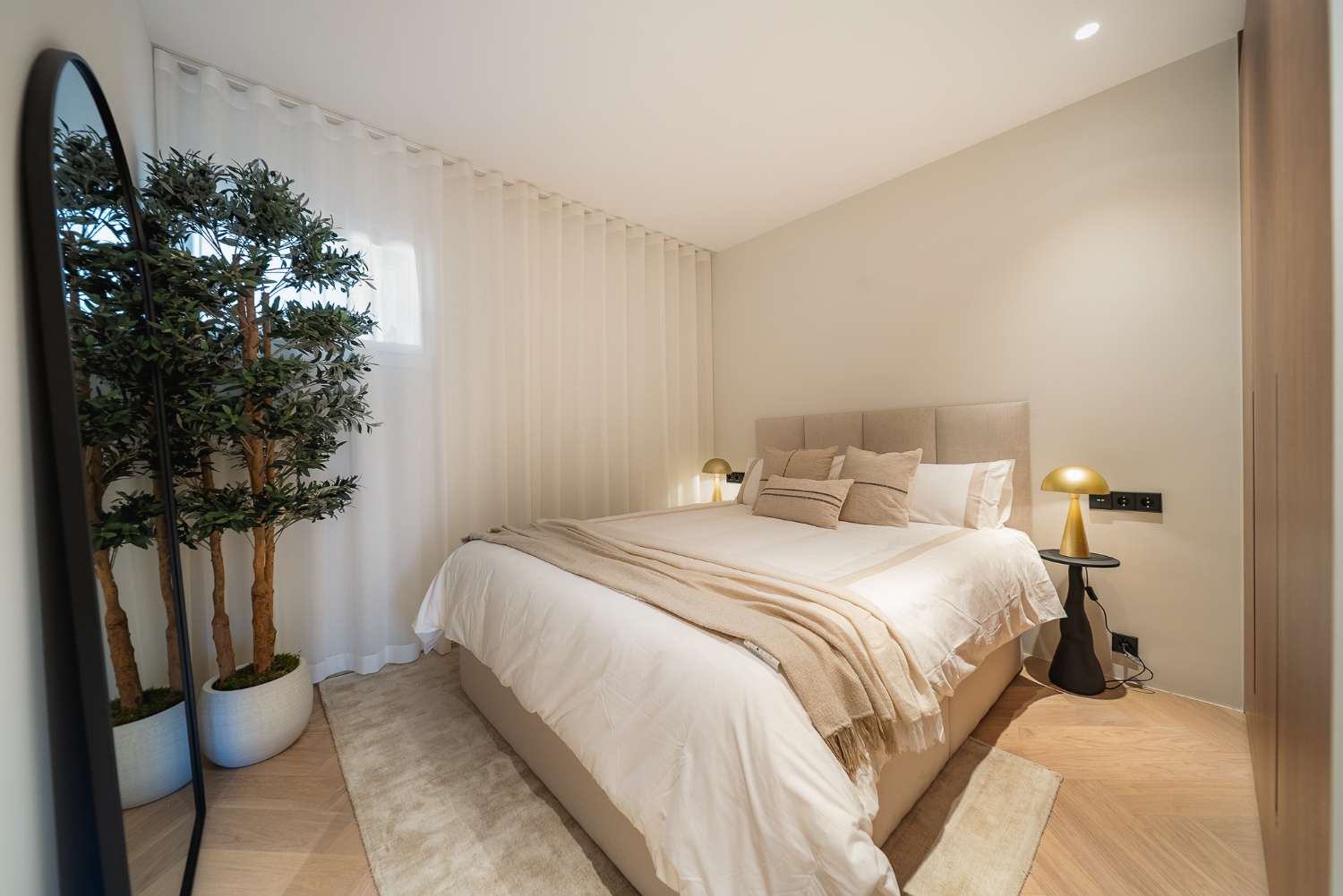 Apartment for sale in Golden Mile, Marbella. Furniture pack Included. Uninterrupted sea views.