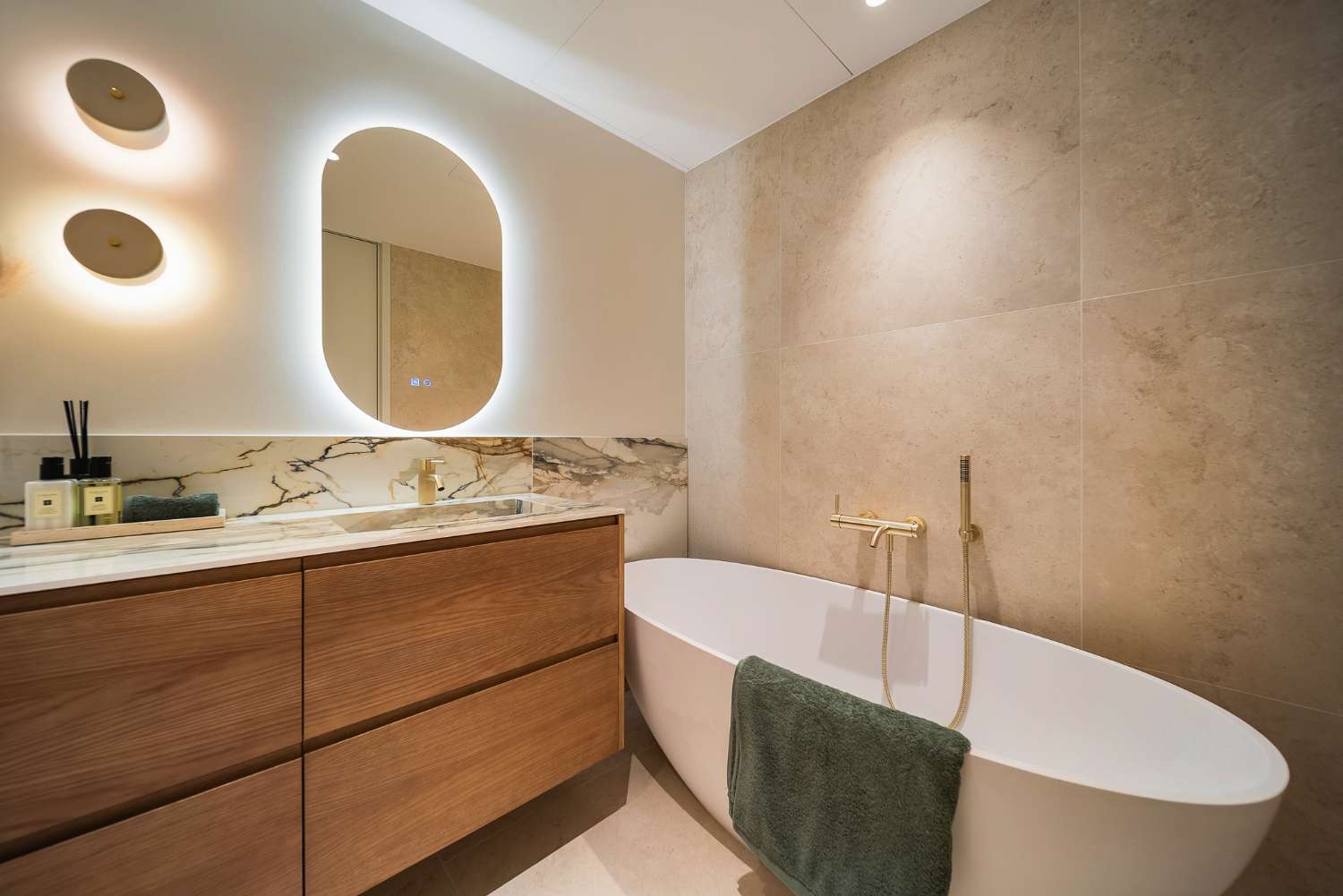 Apartment for sale in Golden Mile, Marbella. Furniture pack Included. Uninterrupted sea views.