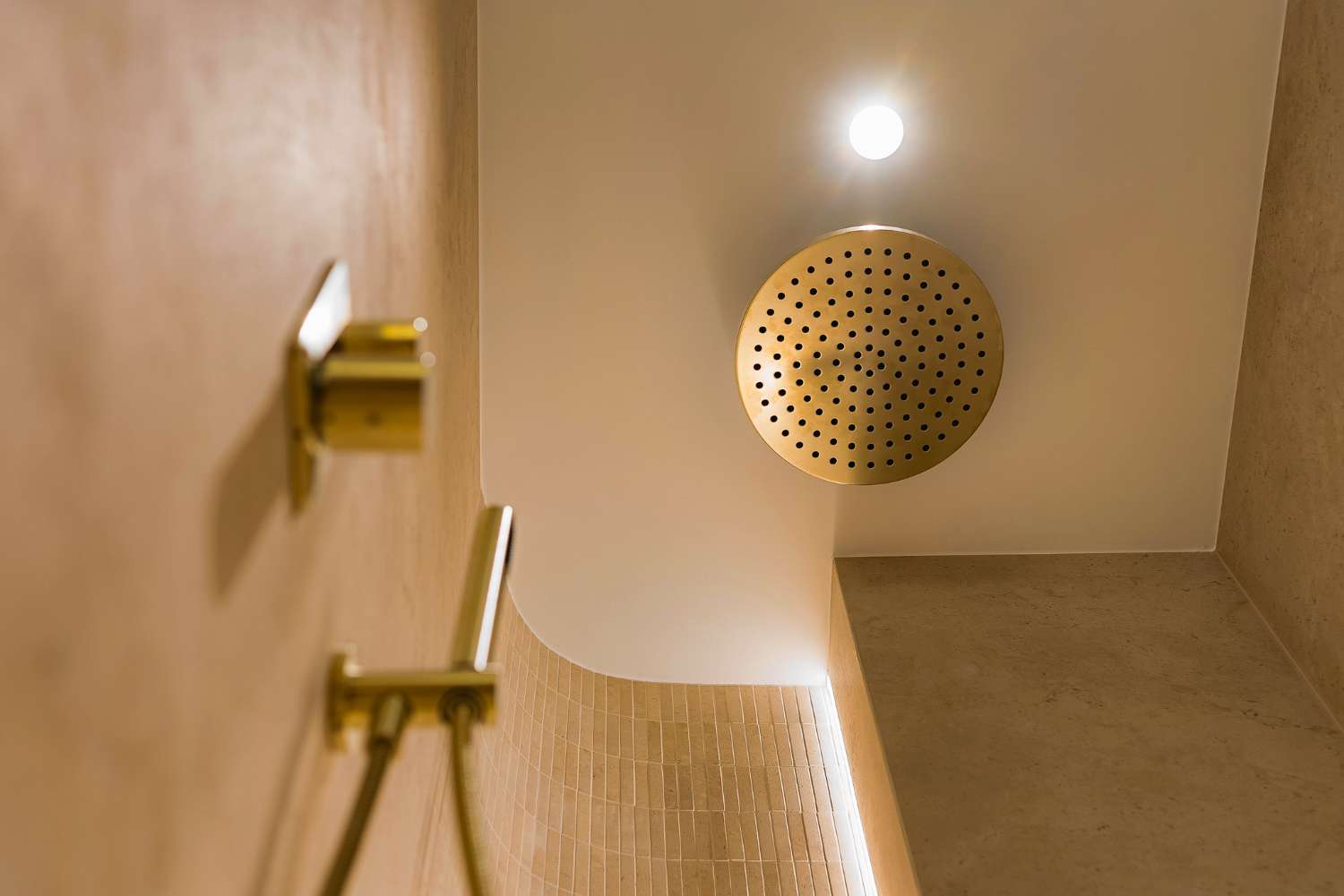 Apartment for sale in Golden Mile, Marbella. Furniture pack Included. Uninterrupted sea views.