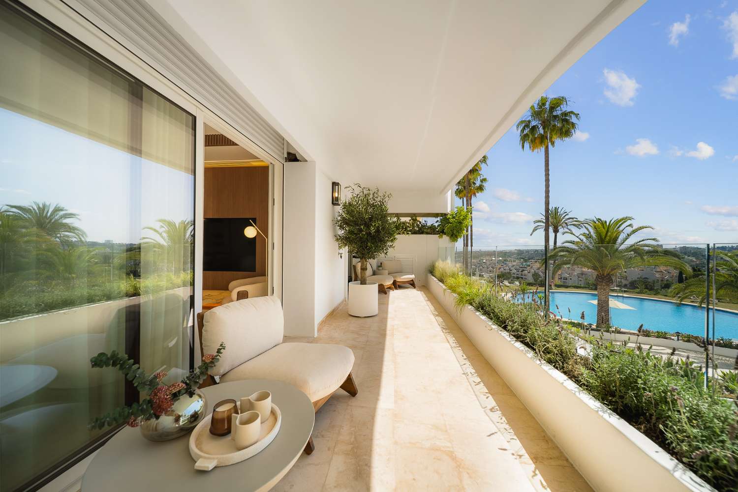 Apartment for sale in Golden Mile, Marbella. Furniture pack Included. Uninterrupted sea views.