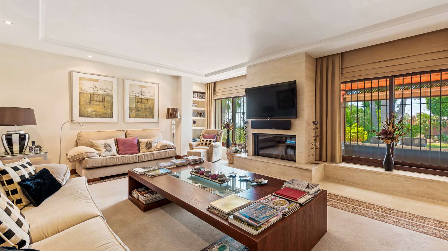 For sale 5 bedroom villa, in the heart of the Golf Valley, in Nueva Andalucia. Marbella.