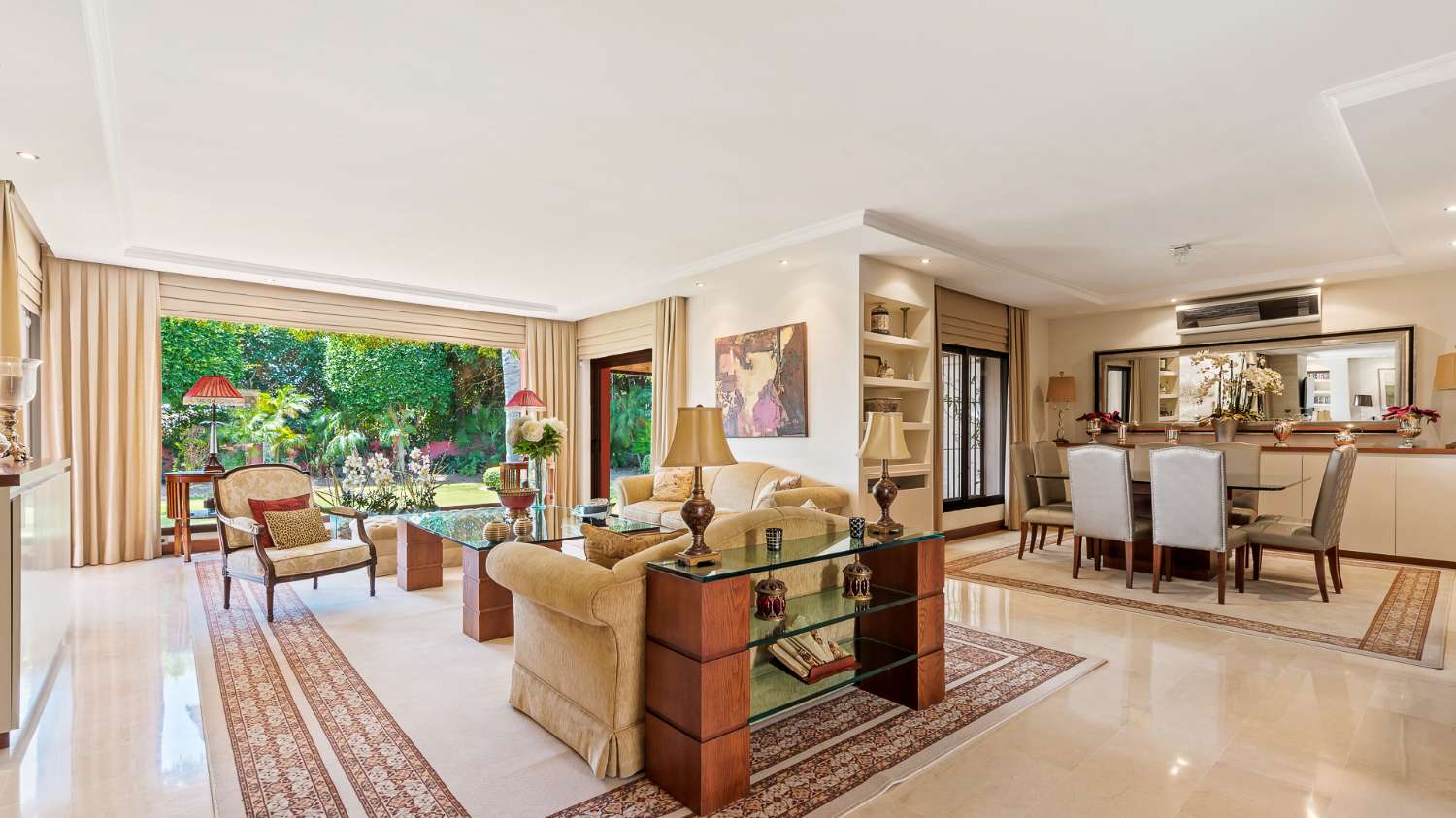 For sale 5 bedroom villa, in the heart of the Golf Valley, in Nueva Andalucia. Marbella.